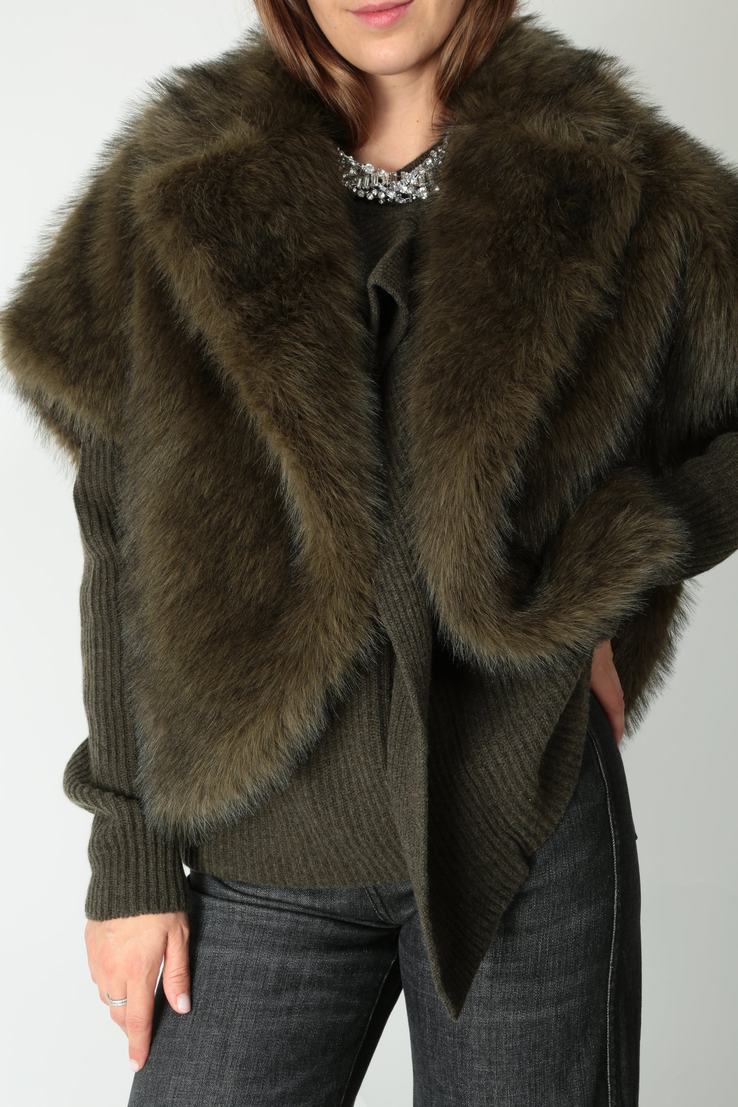 https://admin.shopify.com/store/gulieshop/products/15577923649885#:~:text=https%3A//www.gulieshop.it%20%E2%80%BA%20products%20%E2%80%BA%20l%2Dconti%2Decopelliccia%2Dsmanicata%2Dalyn%2Dl5ww28