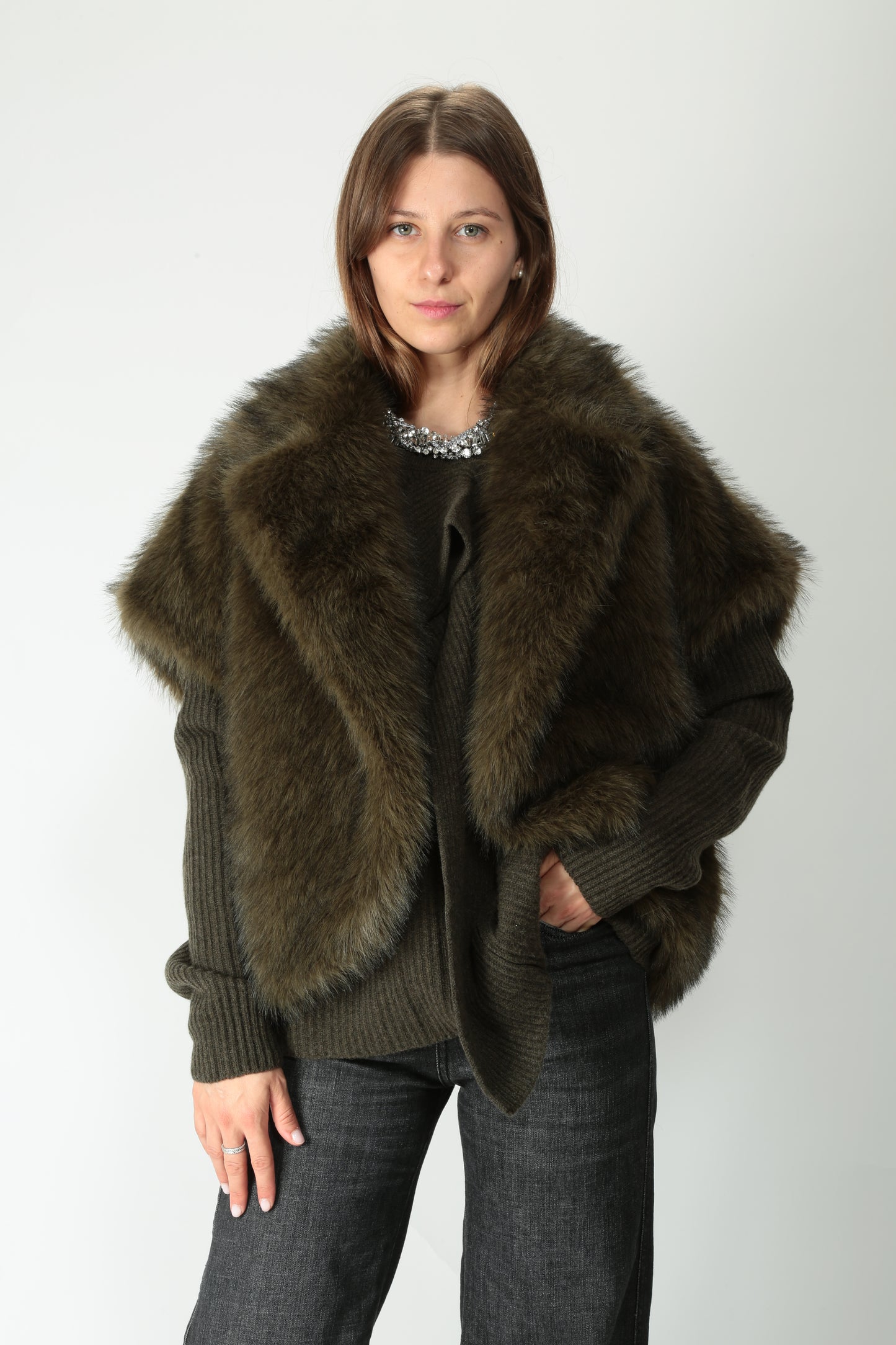 https://admin.shopify.com/store/gulieshop/products/15577923649885#:~:text=https%3A//www.gulieshop.it%20%E2%80%BA%20products%20%E2%80%BA%20l%2Dconti%2Decopelliccia%2Dsmanicata%2Dalyn%2Dl5ww28