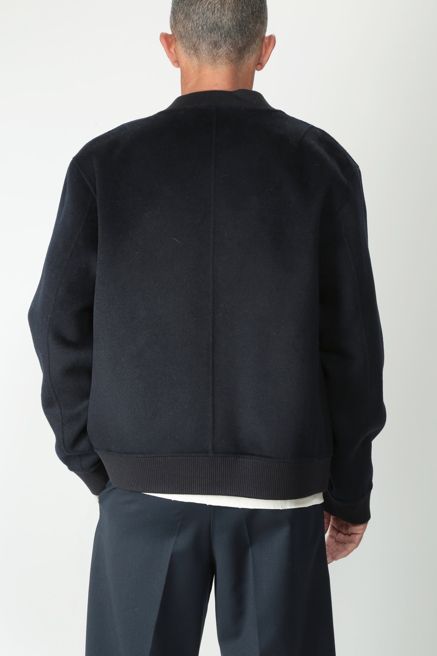 https://admin.shopify.com/store/gulieshop/products/15595284300125#:~:text=https%3A//www.gulieshop.it%20%E2%80%BA%20products%20%E2%80%BA%20amaranto%2Dbomber%2Din%2Dlana%2De%2Dcachmire%2Db6f0011