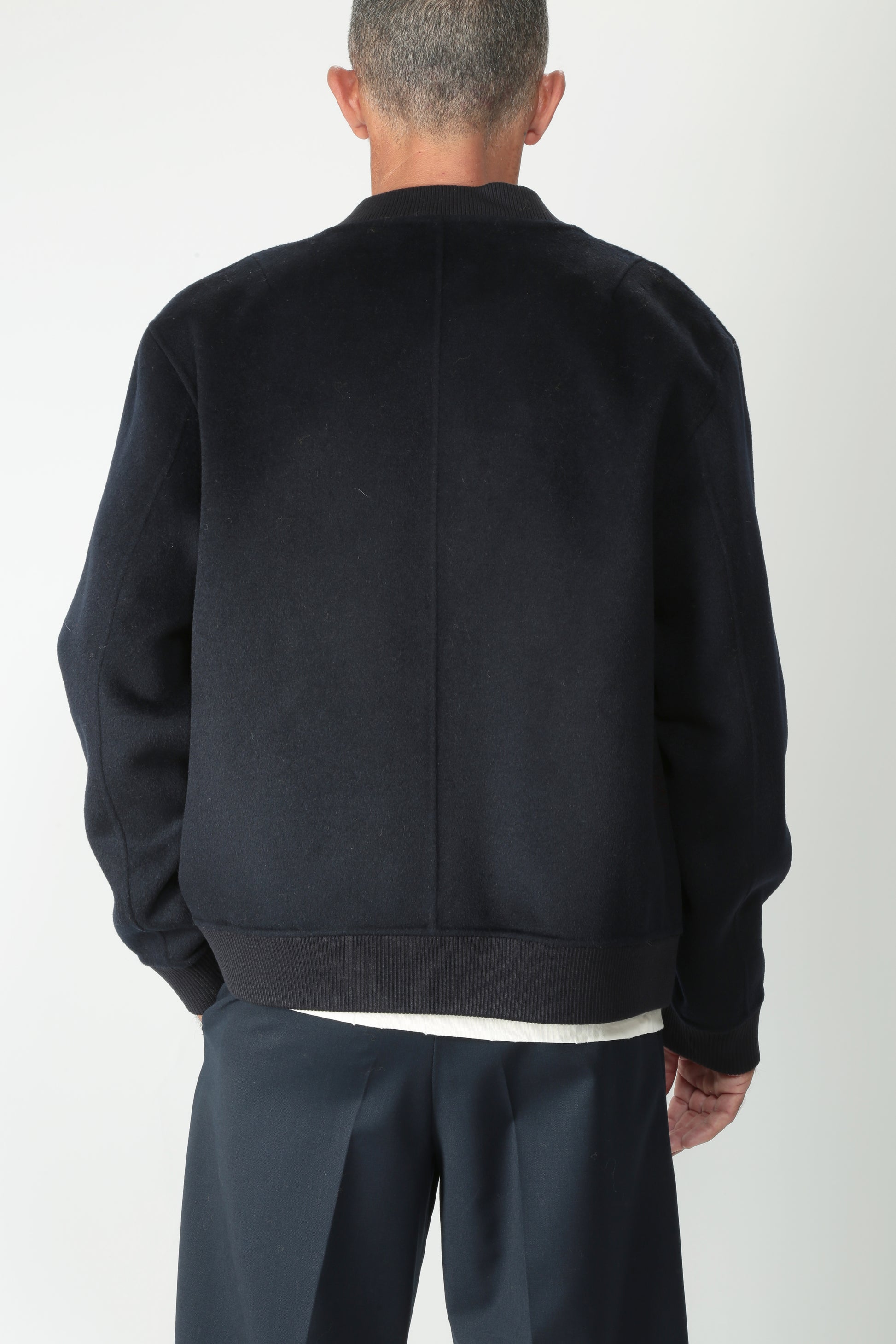 https://admin.shopify.com/store/gulieshop/products/15595284300125#:~:text=https%3A//www.gulieshop.it%20%E2%80%BA%20products%20%E2%80%BA%20amaranto%2Dbomber%2Din%2Dlana%2De%2Dcachmire%2Db6f0011