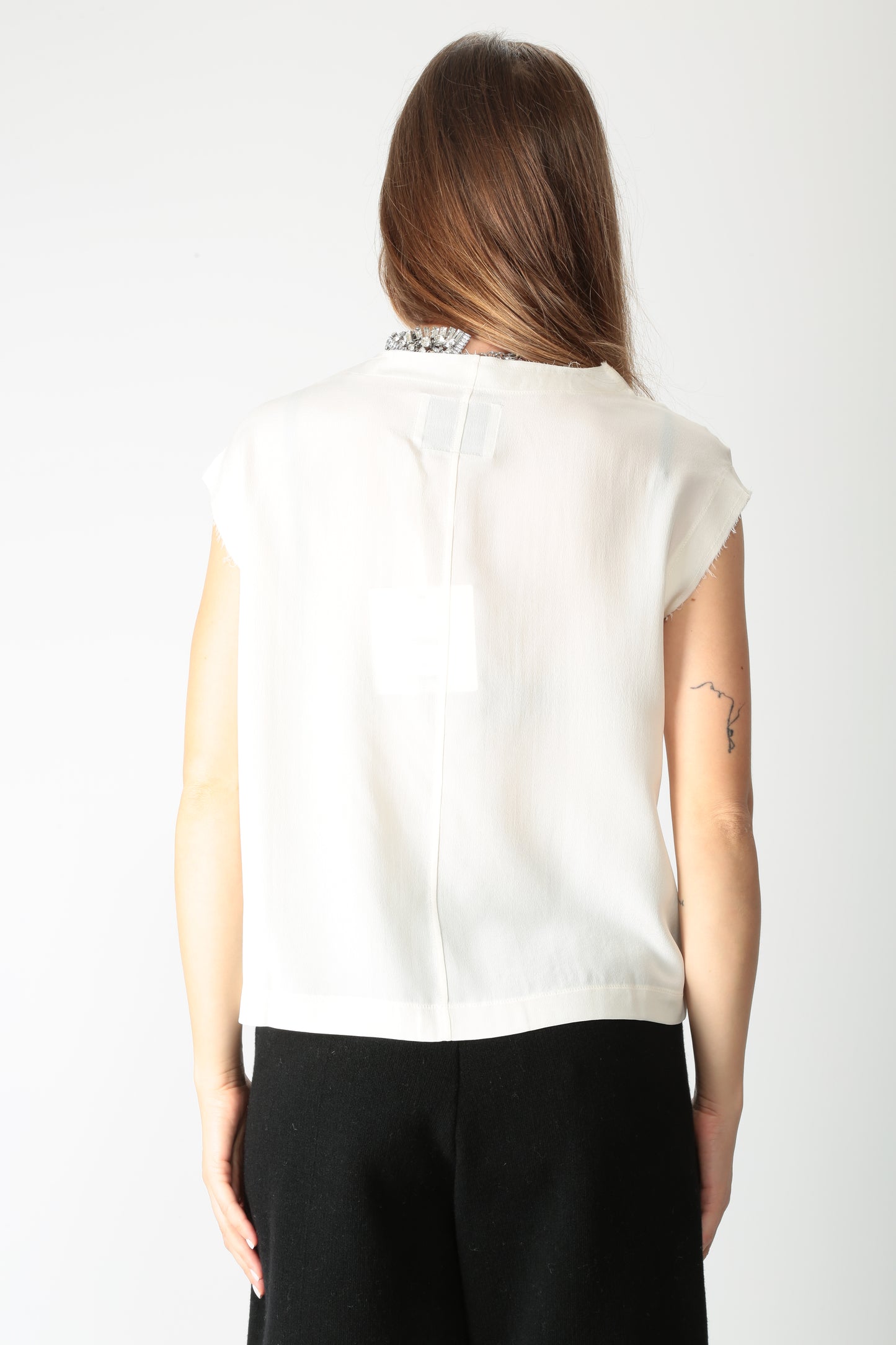 https://admin.shopify.com/store/gulieshop/products/15633572462941#:~:text=https%3A//www.gulieshop.it%20%E2%80%BA%20products%20%E2%80%BA%20jei%2Do%2Dtop%2Dcanotta%2Din%2Dseta%2D4562