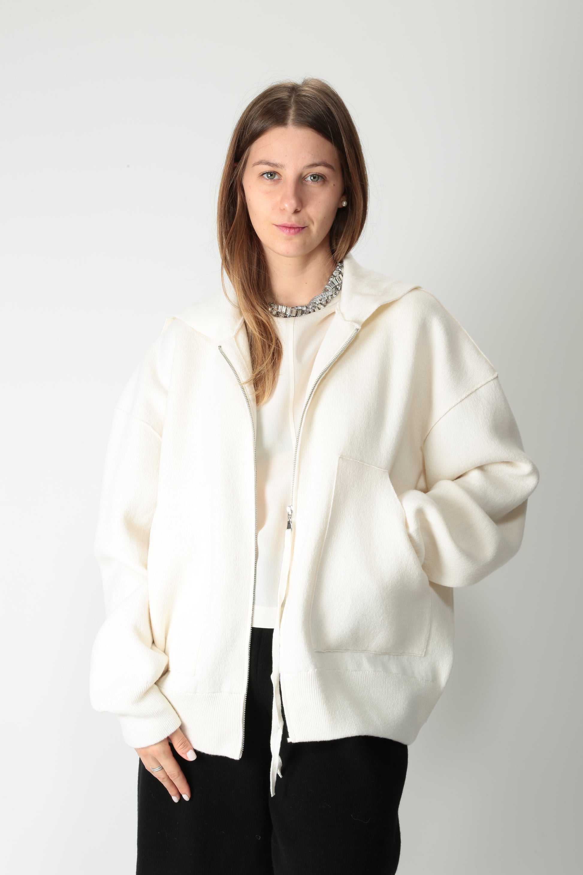 https://admin.shopify.com/store/gulieshop/products/15633572659549#:~:text=https%3A//www.gulieshop.it%20%E2%80%BA%20products%20%E2%80%BA%20jei%2Do%2Dbomber%2Din%2Dlana%2D4525