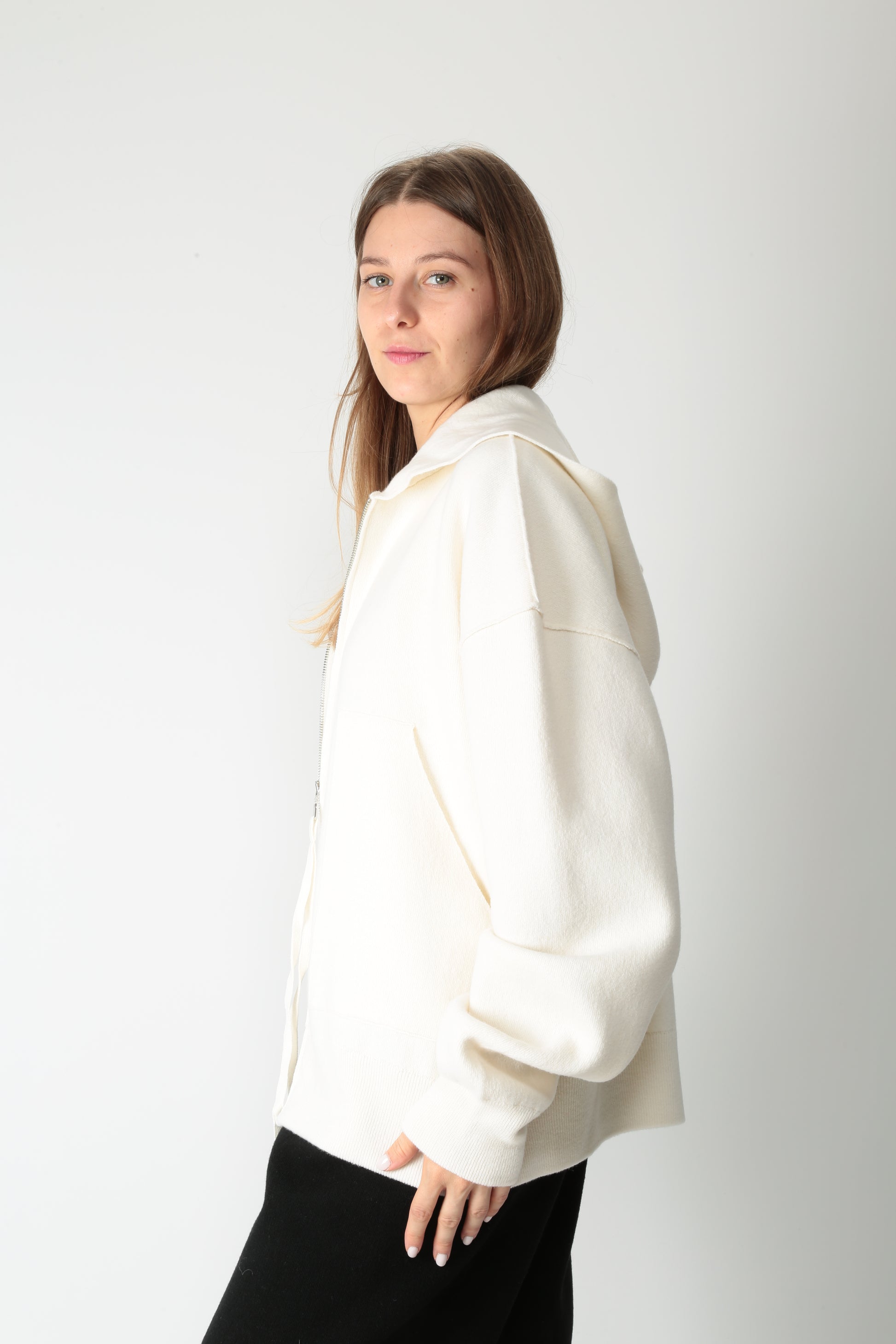 https://admin.shopify.com/store/gulieshop/products/15633572659549#:~:text=https%3A//www.gulieshop.it%20%E2%80%BA%20products%20%E2%80%BA%20jei%2Do%2Dbomber%2Din%2Dlana%2D4525
