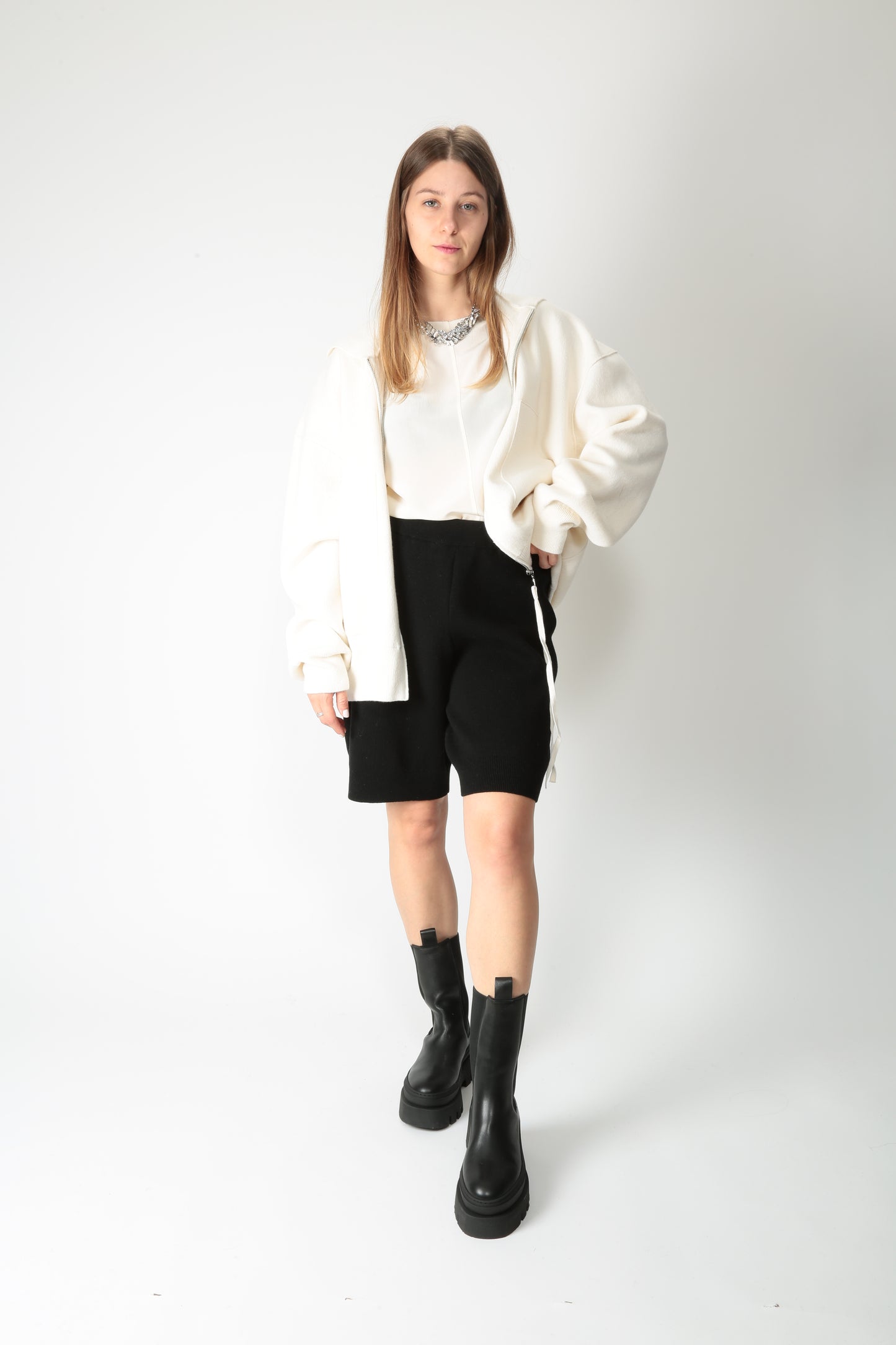 https://admin.shopify.com/store/gulieshop/products/15633572692317#:~:text=https%3A//www.gulieshop.it%20%E2%80%BA%20products%20%E2%80%BA%20jei%2Do%2Dshort%2Din%2Dlana%2D4535