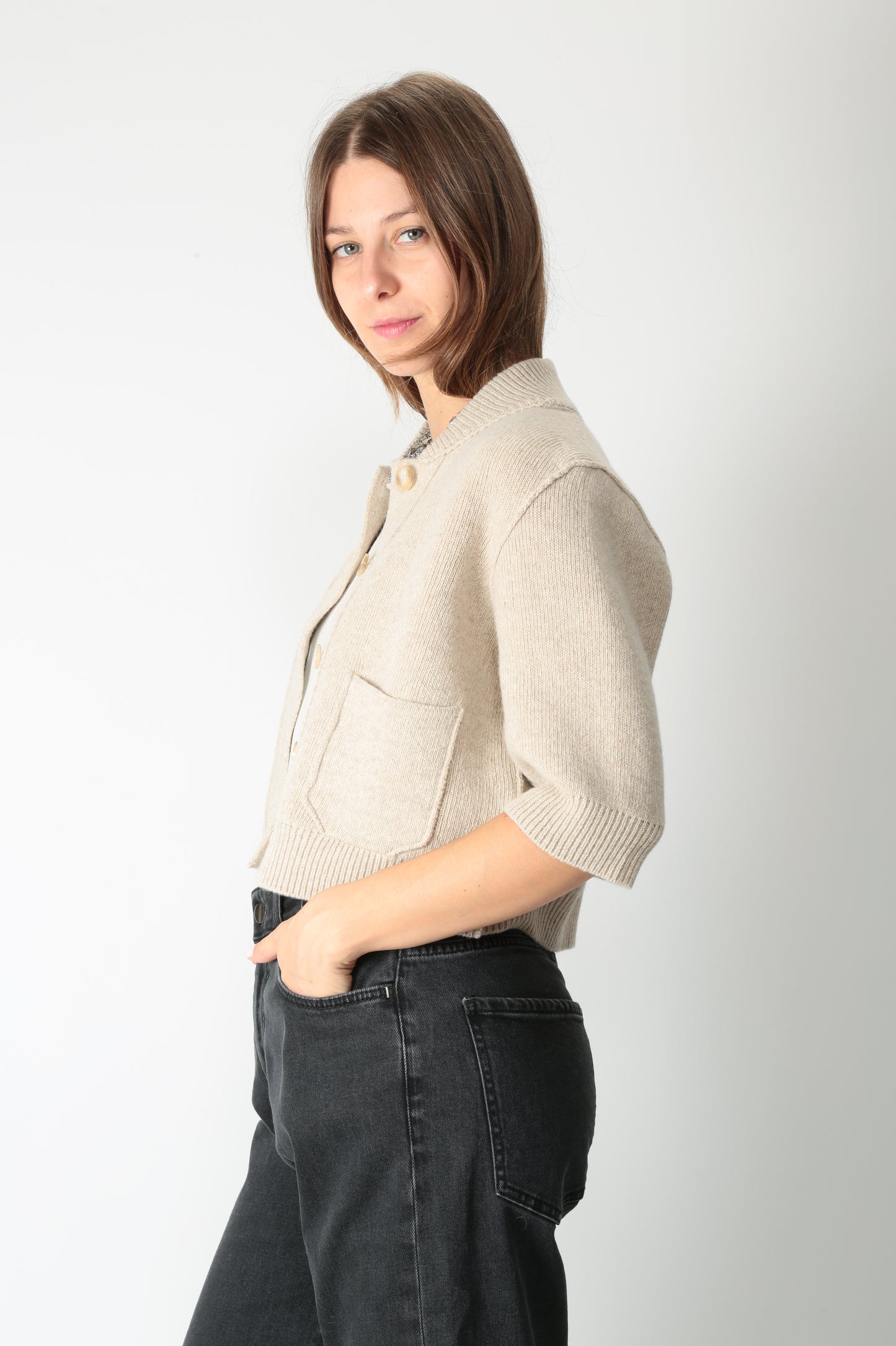 https://admin.shopify.com/store/gulieshop/products/15633572168029#:~:text=https%3A//www.gulieshop.it%20%E2%80%BA%20products%20%E2%80%BA%20jei%2Do%2Dcardigan%2Dcropped%2D4526