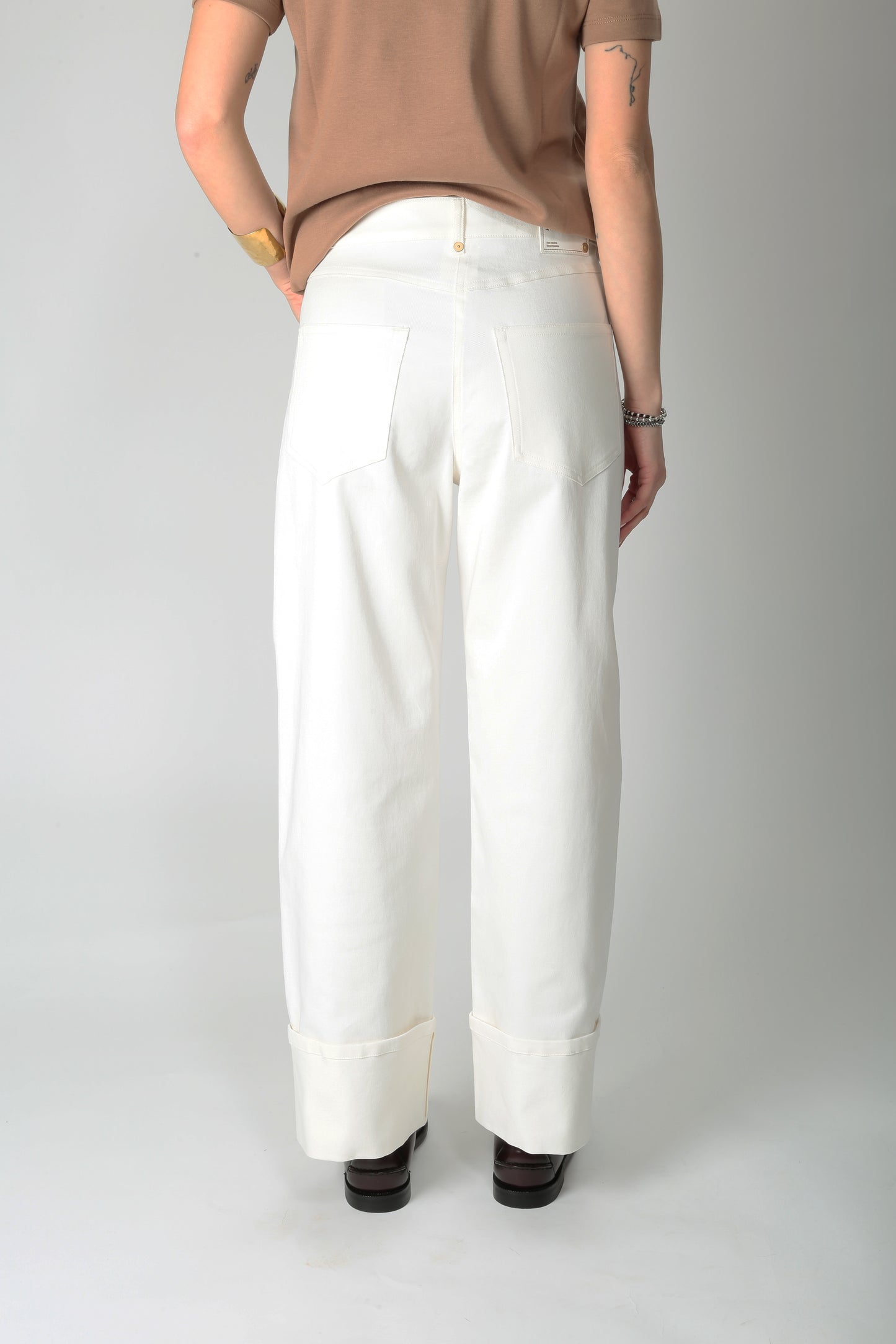 https://admin.shopify.com/store/gulieshop/products/15036213625181#:~:text=https%3A//www.gulieshop.it%20%E2%80%BA%20products%20%E2%80%BA%20s%2Dmaxmara%2Djeans%2Dlargo%2Dcervia