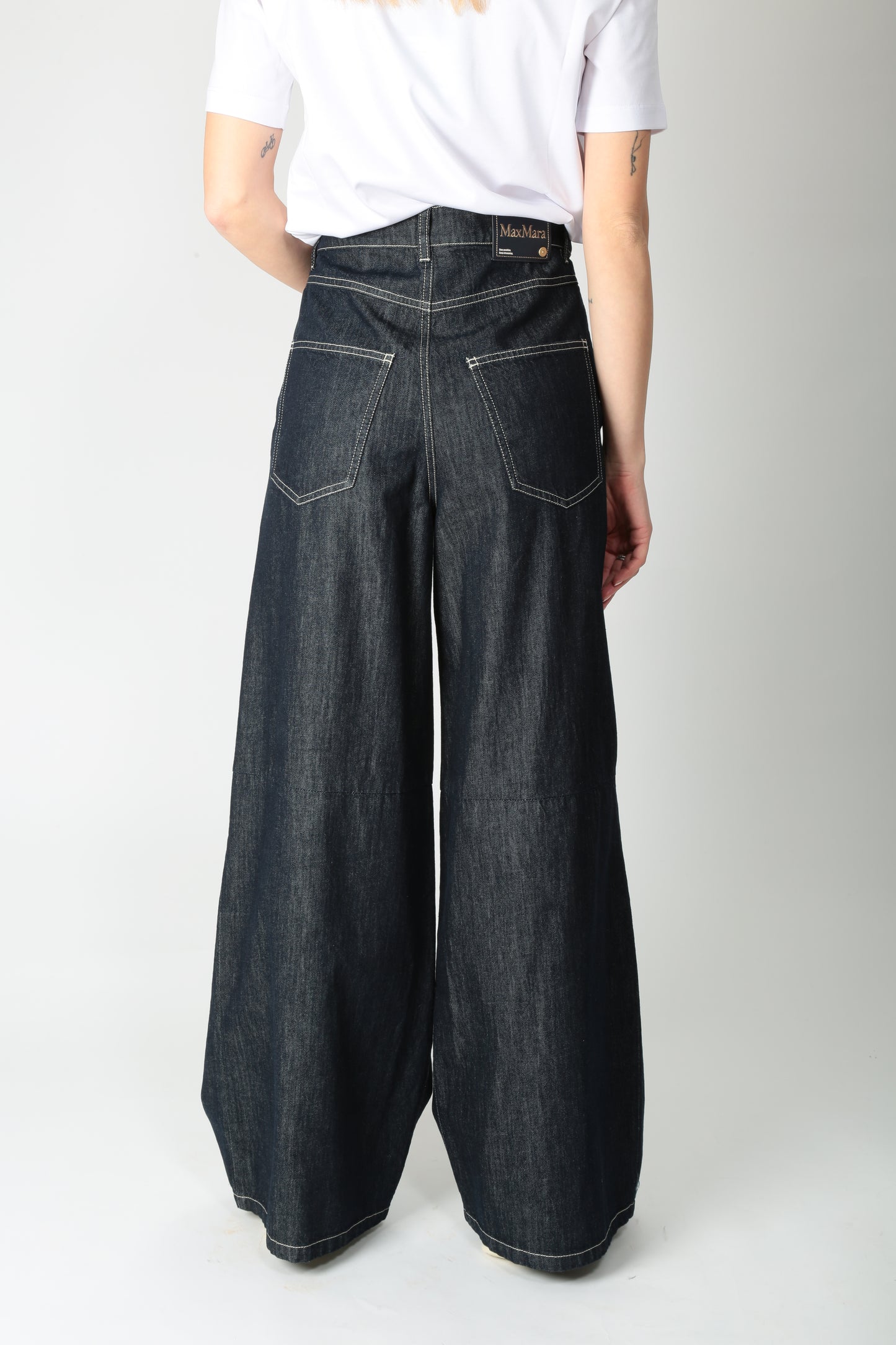 https://admin.shopify.com/store/gulieshop/products/15036213526877#:~:text=https%3A//www.gulieshop.it%20%E2%80%BA%20products%20%E2%80%BA%20s%2Dmaxmara%2Dpantalone%2Din%2Ddenim%2Dcon%2Dpinces%2Dpriamo