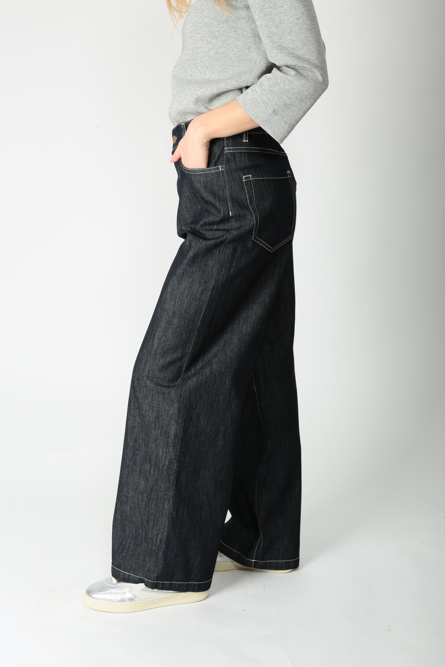 https://admin.shopify.com/store/gulieshop/products/15036213559645#:~:text=https%3A//www.gulieshop.it%20%E2%80%BA%20products%20%E2%80%BA%20s%2Dmaxmara%2Dpantalone%2Din%2Ddenim%2Dzucchero