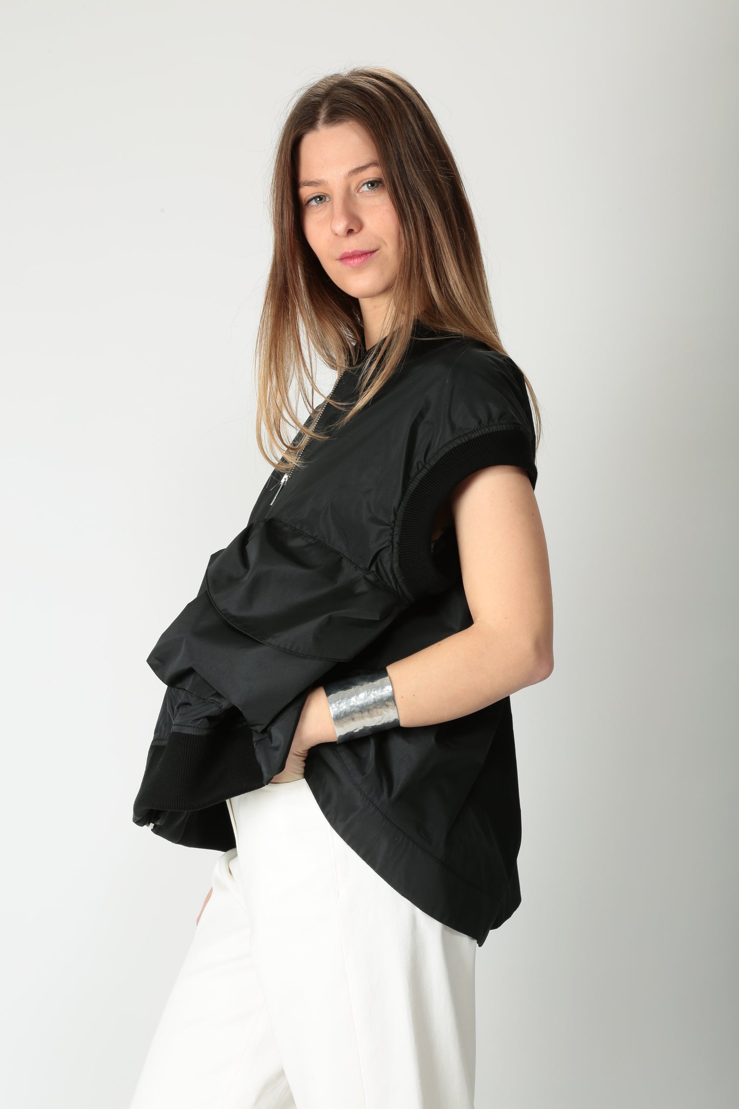 https://admin.shopify.com/store/gulieshop/products/15034969063773#:~:text=https%3A//www.gulieshop.it%20%E2%80%BA%20products%20%E2%80%BA%20meimeij%2Dgilet%2Dcon%2Dtasconi%2Dm5pd05