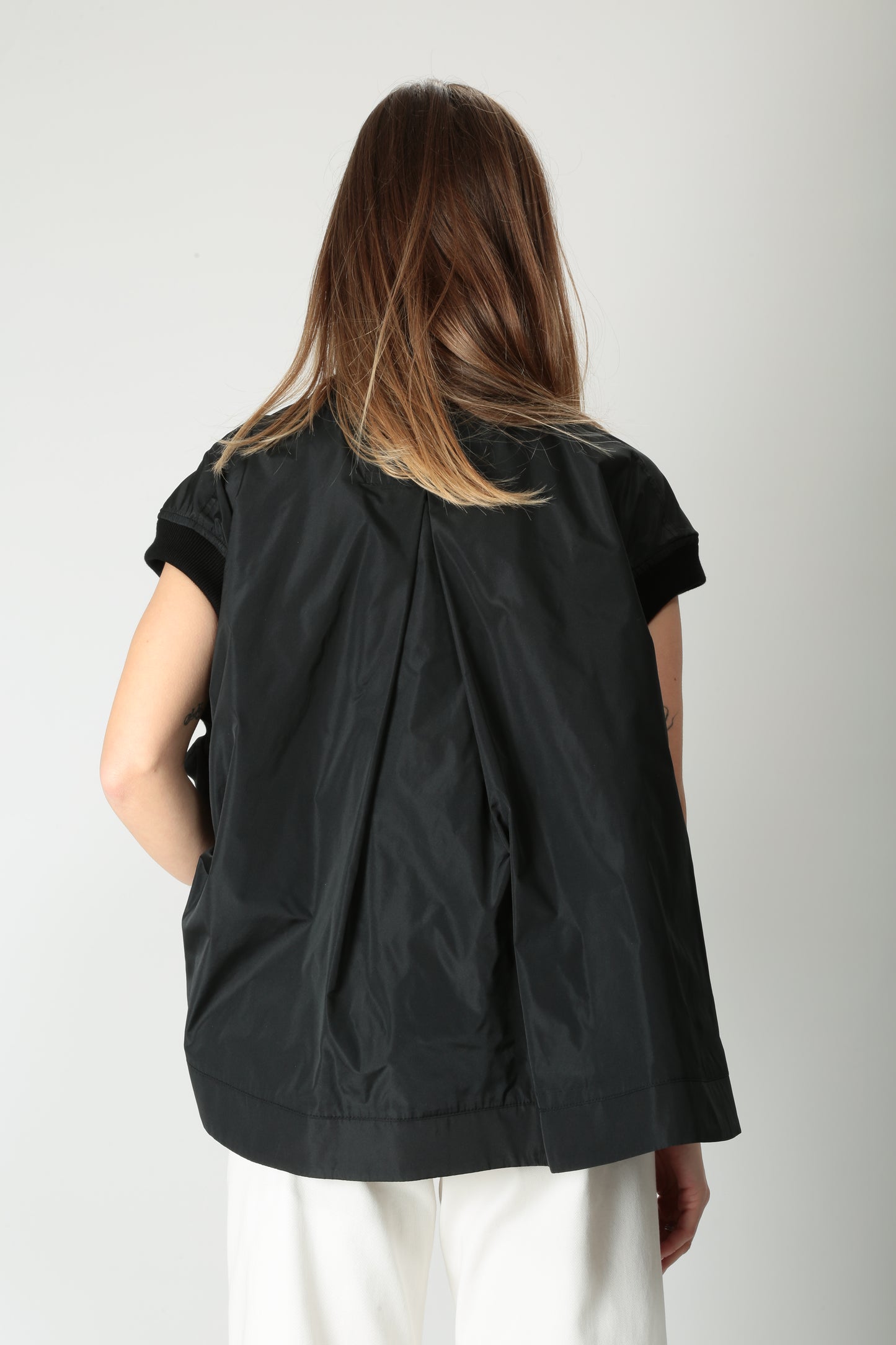 https://admin.shopify.com/store/gulieshop/products/15034969063773#:~:text=https%3A//www.gulieshop.it%20%E2%80%BA%20products%20%E2%80%BA%20meimeij%2Dgilet%2Dcon%2Dtasconi%2Dm5pd05