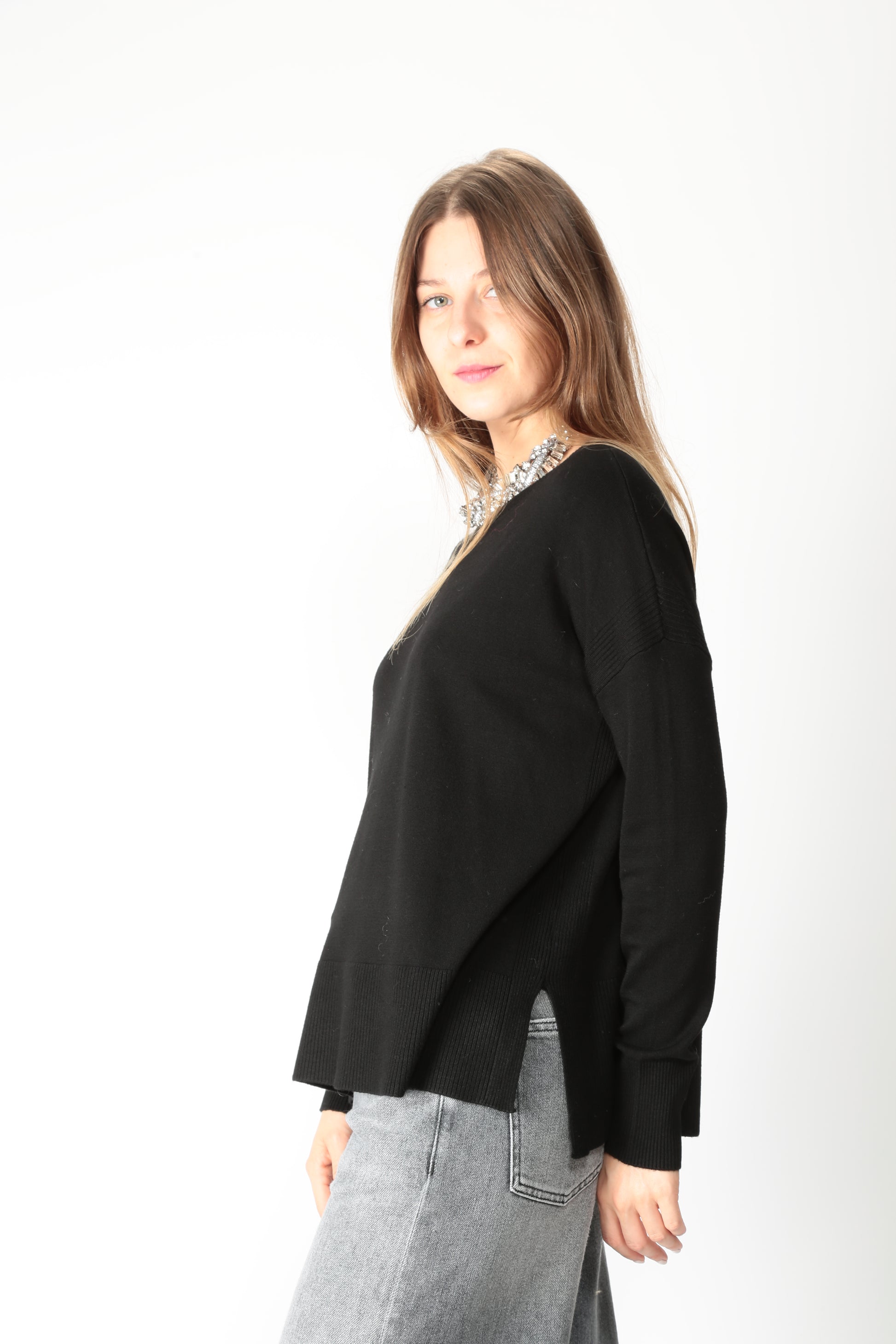https://admin.shopify.com/store/gulieshop/products/15663934570845#:~:text=https%3A//www.gulieshop.it%20%E2%80%BA%20products%20%E2%80%BA%20maida%2Dmila%2Dmaglia%2Din%2Dmisto%2Dviscosa%2D255m1071