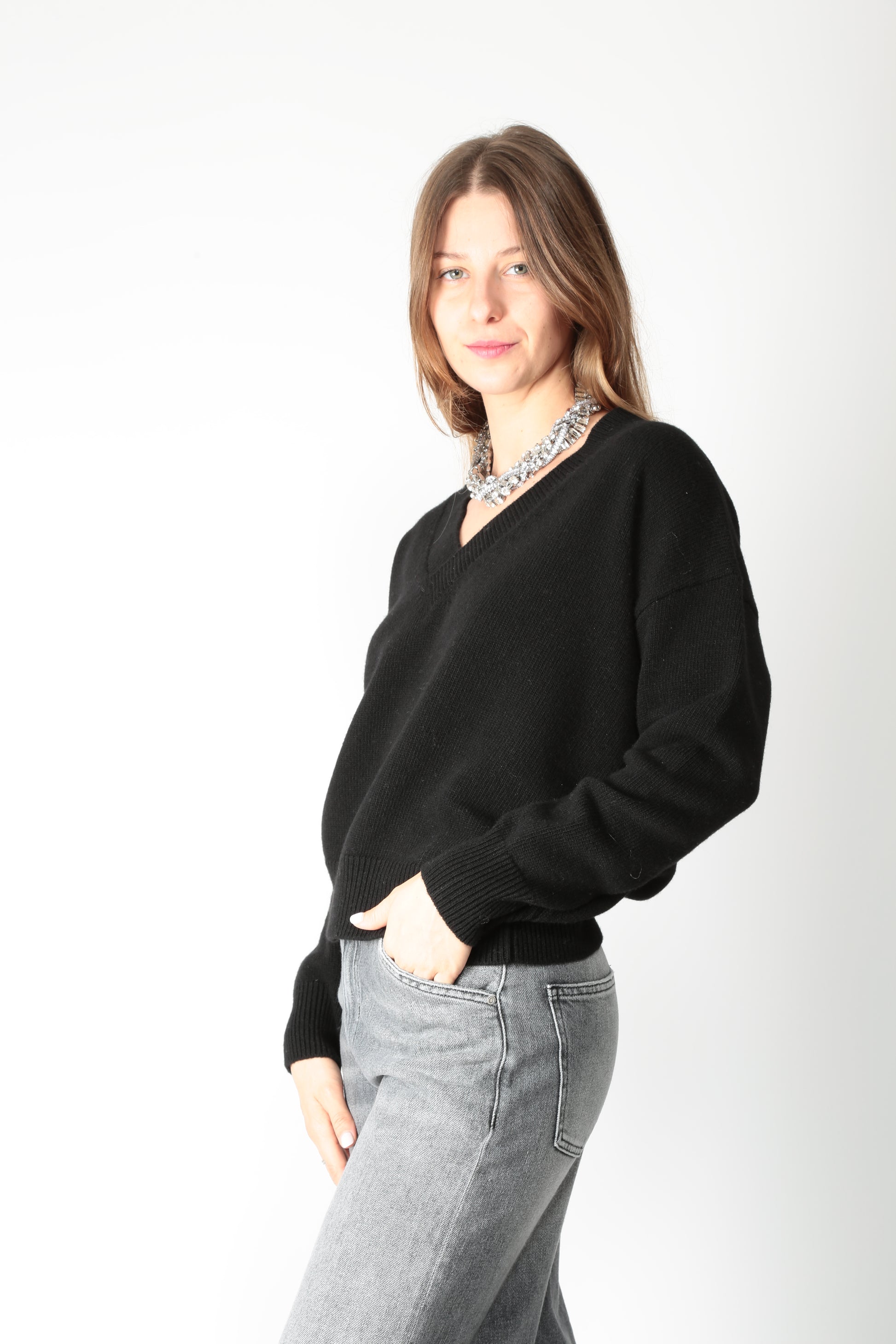 https://admin.shopify.com/store/gulieshop/products/15663934734685#:~:text=https%3A//www.gulieshop.it%20%E2%80%BA%20products%20%E2%80%BA%20maida%2Dmila%2Dmaglia%2Da%2Dv%2Din%2Dlana%2D255m8201