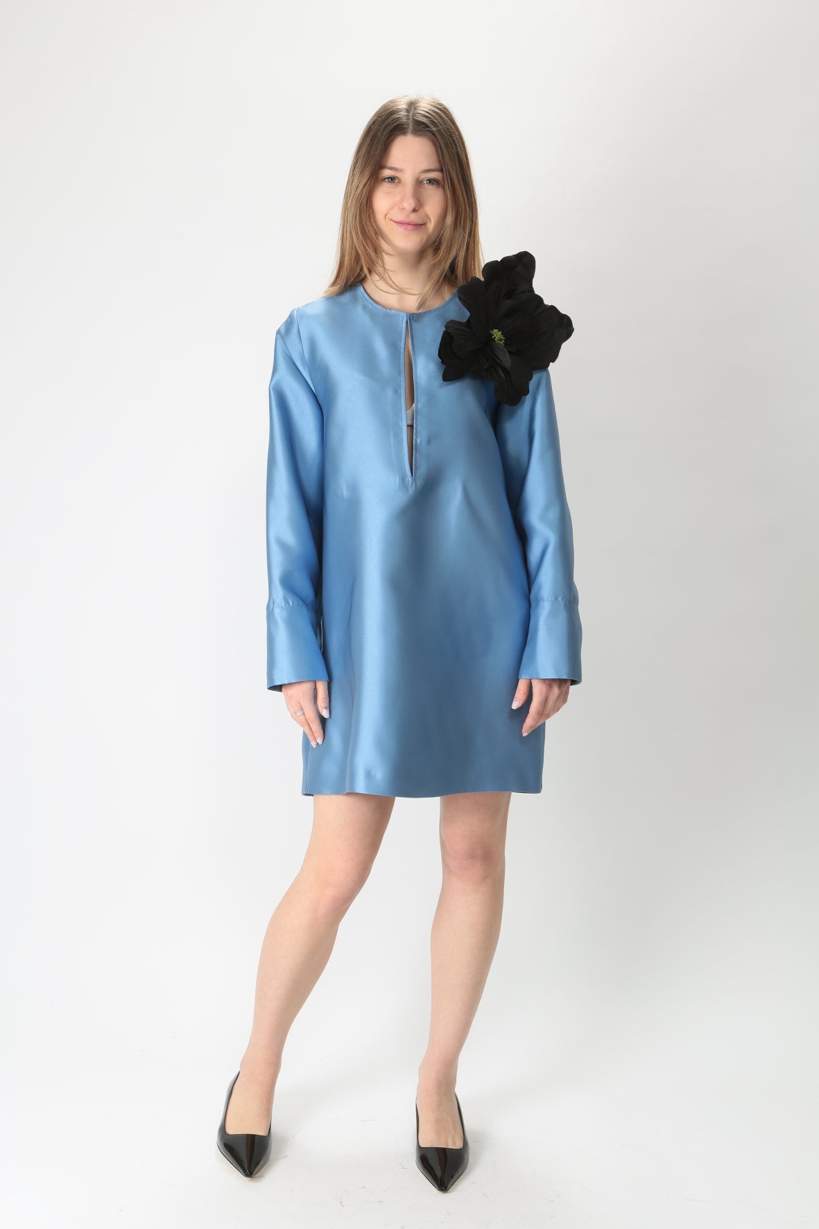 https://admin.shopify.com/store/gulieshop/products/9106756796765#:~:text=Invia-,The%20M%20Abito%20in%20shantung%20Renna,-Contenuto%20multimediale%201