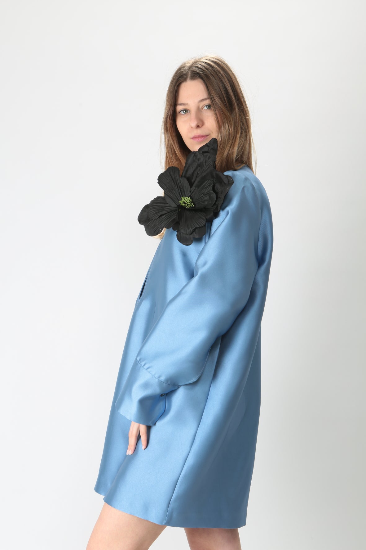 https://admin.shopify.com/store/gulieshop/products/9106756796765#:~:text=Invia-,The%20M%20Abito%20in%20shantung%20Renna,-Contenuto%20multimediale%201