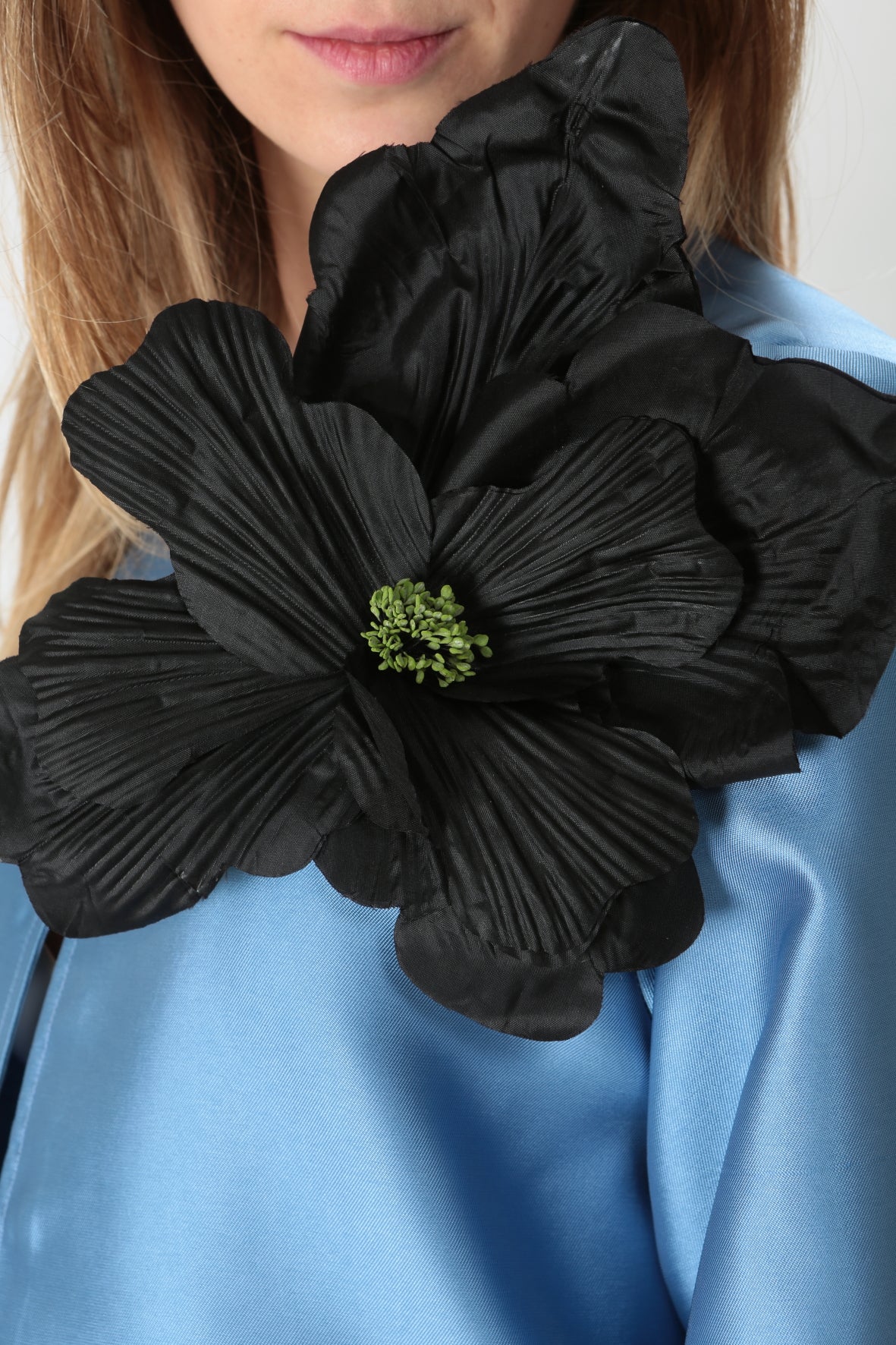 https://admin.shopify.com/store/gulieshop/products/9106756796765#:~:text=Invia-,The%20M%20Abito%20in%20shantung%20Renna,-Contenuto%20multimediale%201
