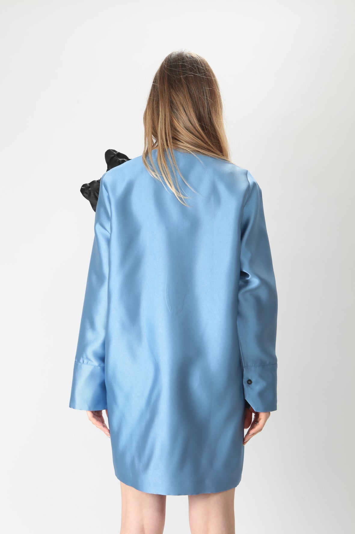https://admin.shopify.com/store/gulieshop/products/9106756796765#:~:text=Invia-,The%20M%20Abito%20in%20shantung%20Renna,-Contenuto%20multimediale%201