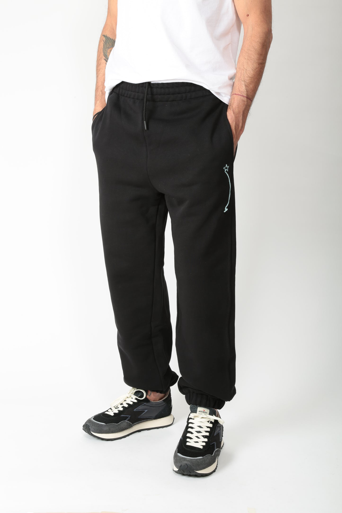 https://admin.shopify.com/store/gulieshop/products/15112694825309#:~:text=https%3A//www.gulieshop.it%20%E2%80%BA%20products%20%E2%80%BA%20amaranto%2Dpantalone%2Din%2Dfelpa%2Db6s0030