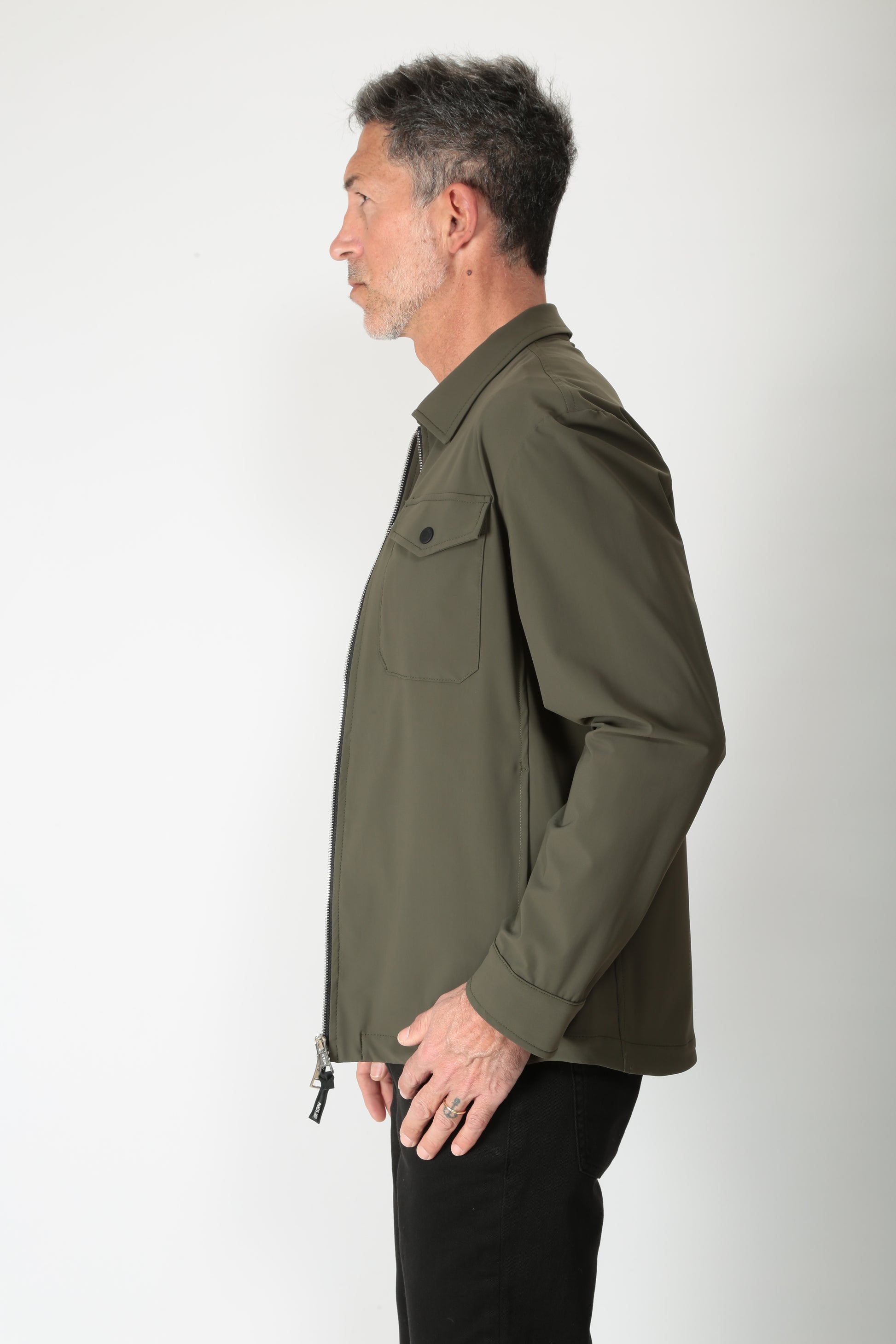 https://admin.shopify.com/store/gulieshop/products/15191486792029#:~:text=https%3A//www.gulieshop.it%20%E2%80%BA%20products%20%E2%80%BA%20pmds%2Dgiacca%2Dovershirt%2Din%2Dtessuto%2Dtecnico%2Drahul