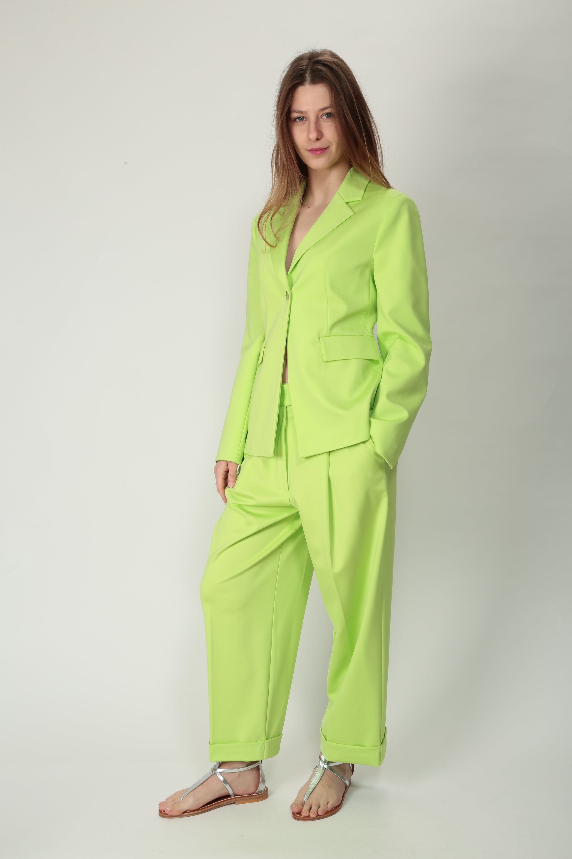 https://admin.shopify.com/store/gulieshop/products/15154416255325#:~:text=https%3A//www.gulieshop.it%20%E2%80%BA%20products%20%E2%80%BA%20l%2Dconti%2Dgiacca%2Dmonopetto%2Df4sm35%2D1