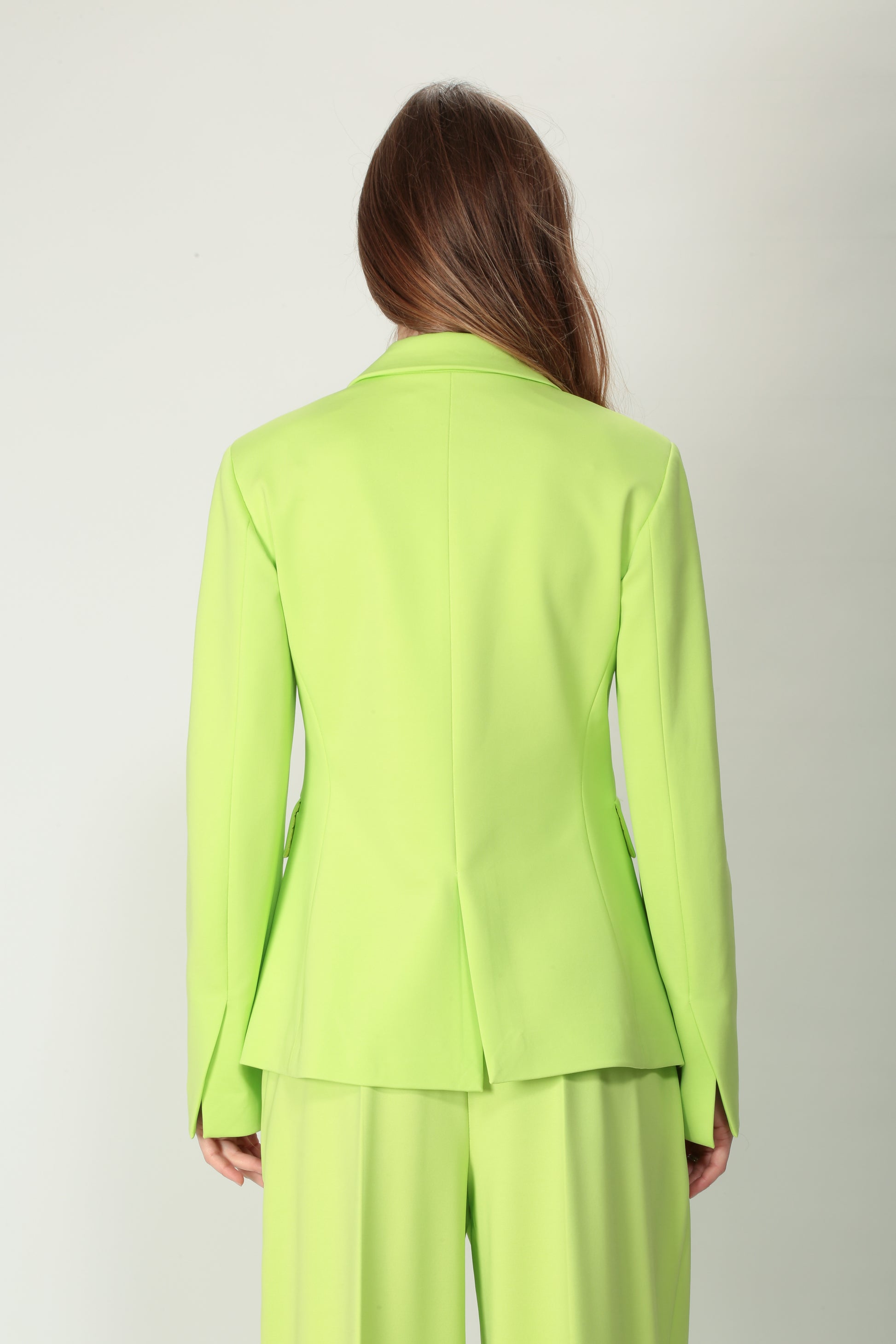 https://admin.shopify.com/store/gulieshop/products/15154416255325#:~:text=https%3A//www.gulieshop.it%20%E2%80%BA%20products%20%E2%80%BA%20l%2Dconti%2Dgiacca%2Dmonopetto%2Df4sm35%2D1