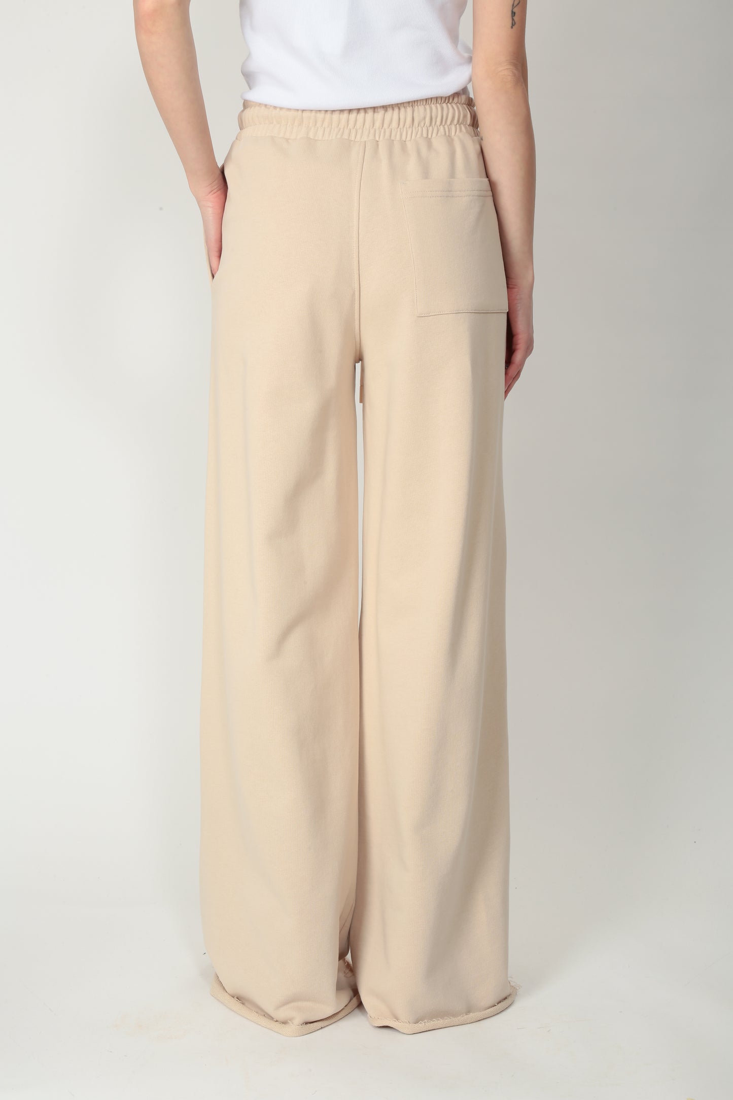 https://admin.shopify.com/store/gulieshop/products/15095552377181#:~:text=https%3A//www.gulieshop.it%20%E2%80%BA%20products%20%E2%80%BA%20department%2D5%2Dpantalone%2Djogger%2Dulco%2Ddp59650d2ff0026000p70