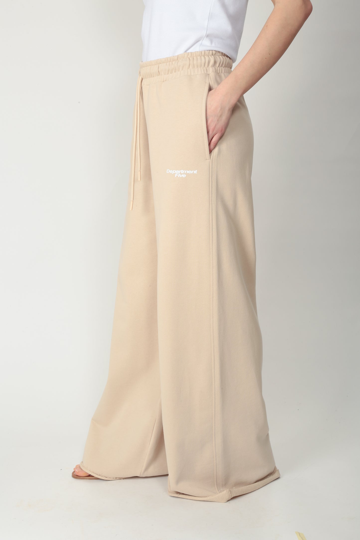 https://admin.shopify.com/store/gulieshop/products/15095552377181#:~:text=https%3A//www.gulieshop.it%20%E2%80%BA%20products%20%E2%80%BA%20department%2D5%2Dpantalone%2Djogger%2Dulco%2Ddp59650d2ff0026000p70
