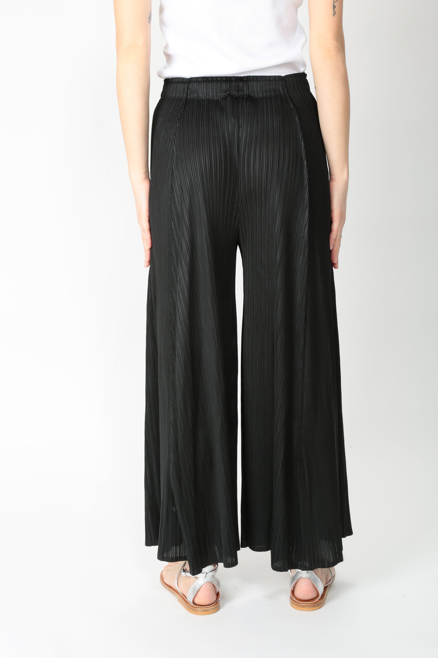 https://admin.shopify.com/store/gulieshop/products/15145076425053#:~:text=https%3A//www.gulieshop.it%20%E2%80%BA%20products%20%E2%80%BA%20meimeij%2Dpantagonna%2Dplisse%2Dm5py09