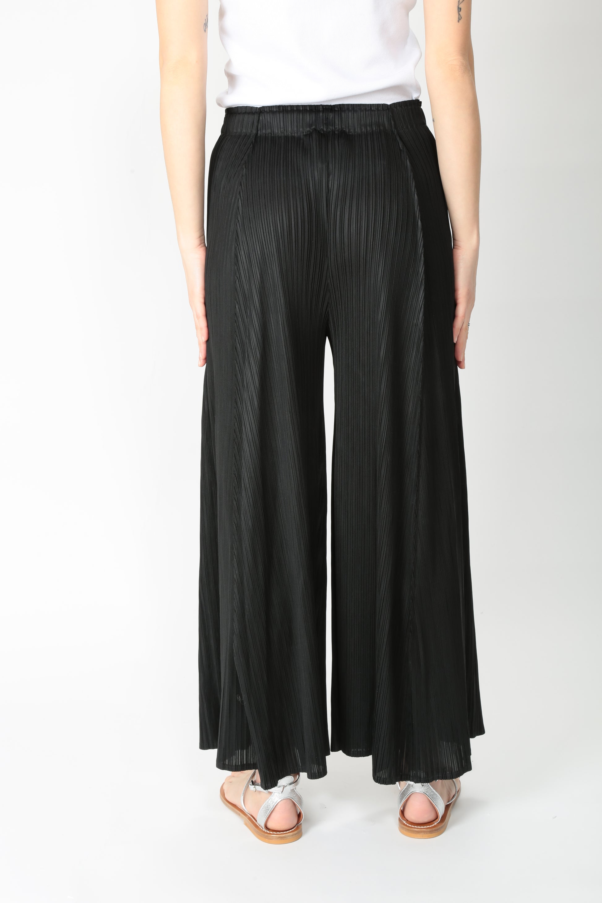 https://admin.shopify.com/store/gulieshop/products/15145076425053#:~:text=https%3A//www.gulieshop.it%20%E2%80%BA%20products%20%E2%80%BA%20meimeij%2Dpantagonna%2Dplisse%2Dm5py09
