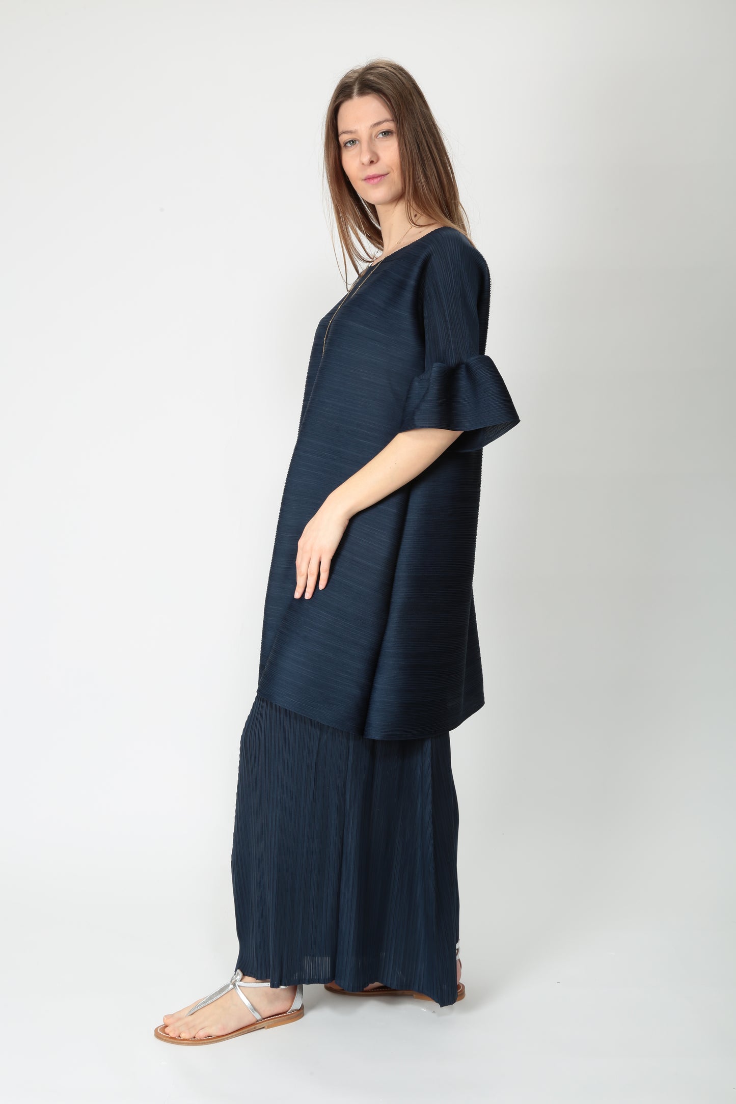https://admin.shopify.com/store/gulieshop/products/15145065873757#:~:text=https%3A//www.gulieshop.it%20%E2%80%BA%20products%20%E2%80%BA%20meimeij%2Dabito%2Dplisse%2Dm5py06
