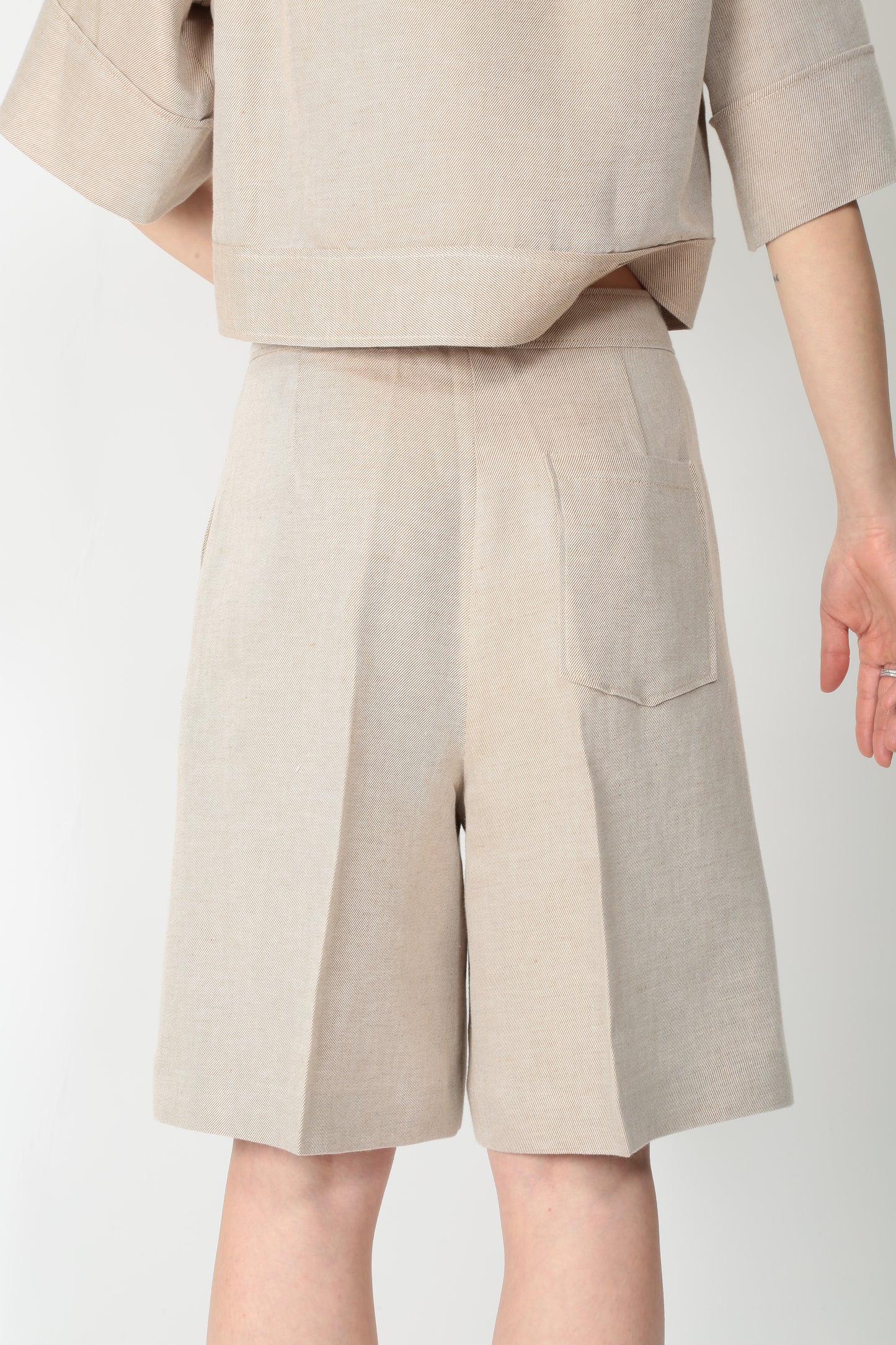https://admin.shopify.com/store/gulieshop/products/15387278082397#:~:text=https%3A//www.gulieshop.it%20%E2%80%BA%20products%20%E2%80%BA%20beatrice%2Dshort%2Din%2Dlino%2De%2Dcotone%2D25fe1065clio