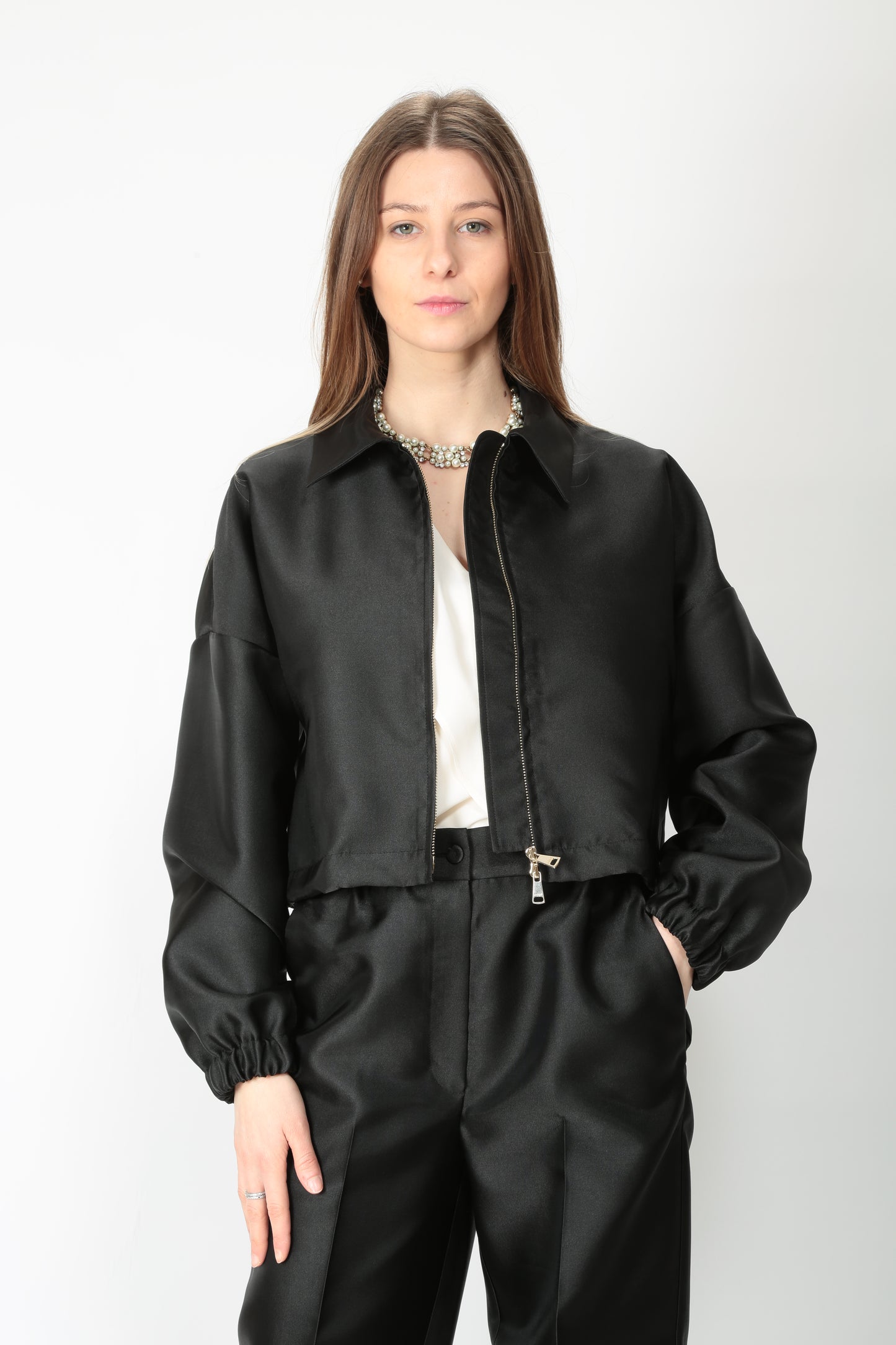 https://admin.shopify.com/store/gulieshop/products/15192660050269#:~:text=https%3A//www.gulieshop.it%20%E2%80%BA%20products%20%E2%80%BA%20beatrice%2Dbomber%2Dcorto%2Din%2Draso%2D25fe3984hopper%2D1