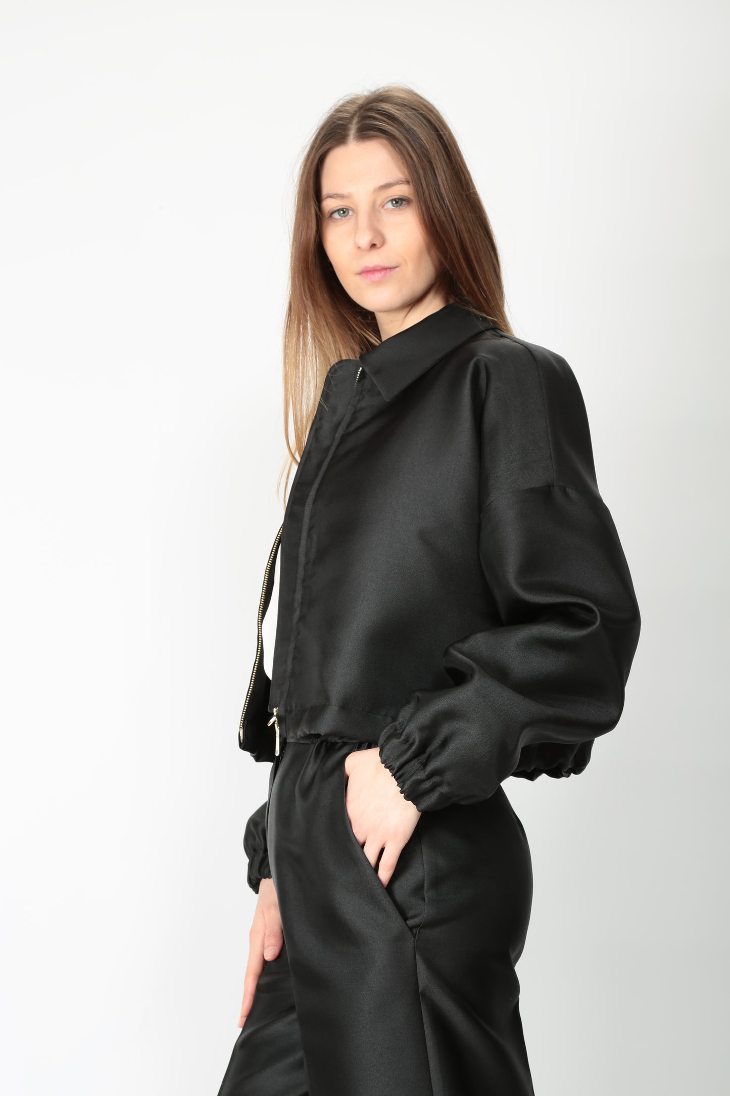 https://admin.shopify.com/store/gulieshop/products/15192660050269#:~:text=https%3A//www.gulieshop.it%20%E2%80%BA%20products%20%E2%80%BA%20beatrice%2Dbomber%2Dcorto%2Din%2Draso%2D25fe3984hopper%2D1