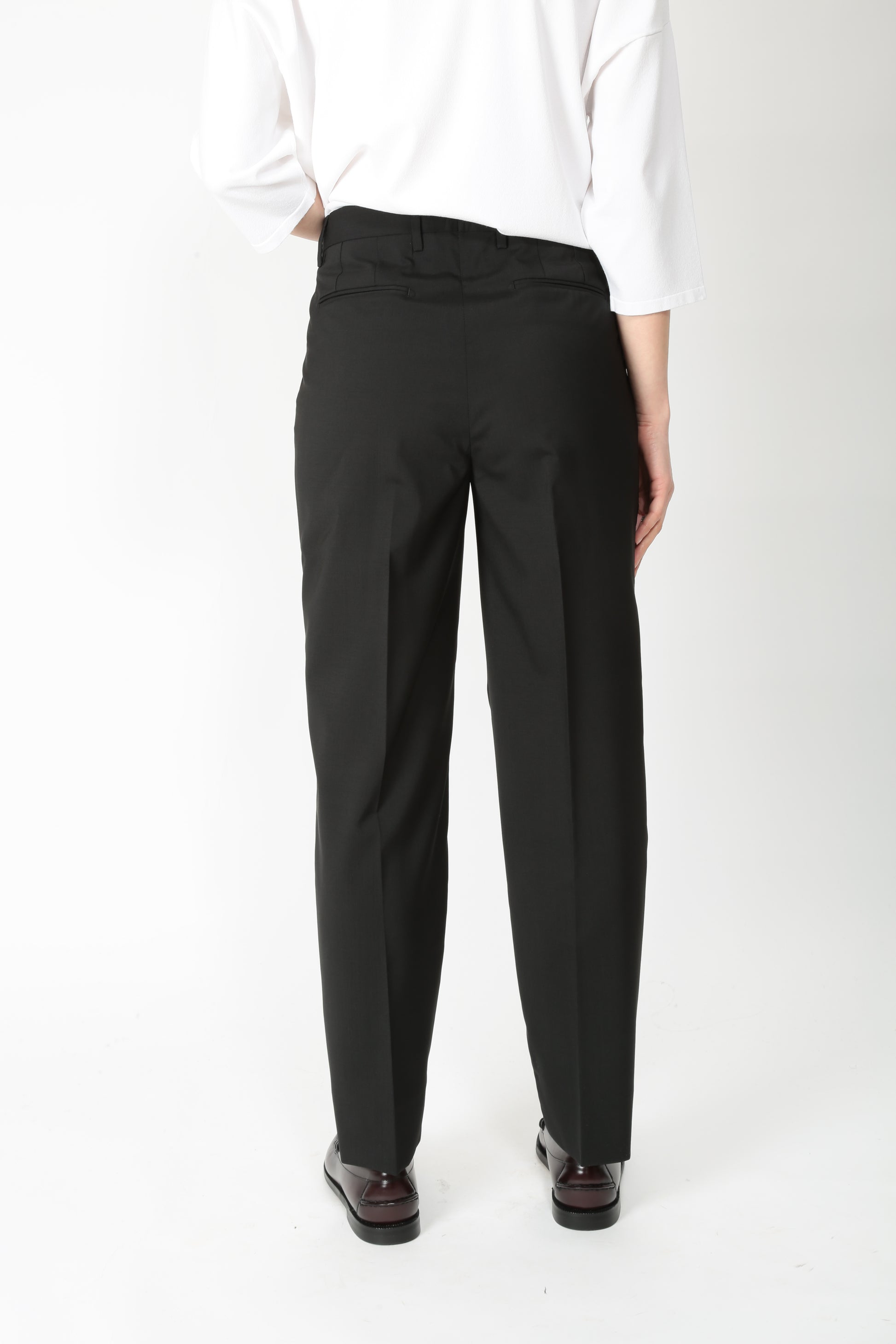 https://admin.shopify.com/store/gulieshop/products/15200685588829#:~:text=https%3A//www.gulieshop.it%20%E2%80%BA%20products%20%E2%80%BA%20briglia%2Dpantalone%2Da%2Dsigaretta%2Djeanw%2D325083