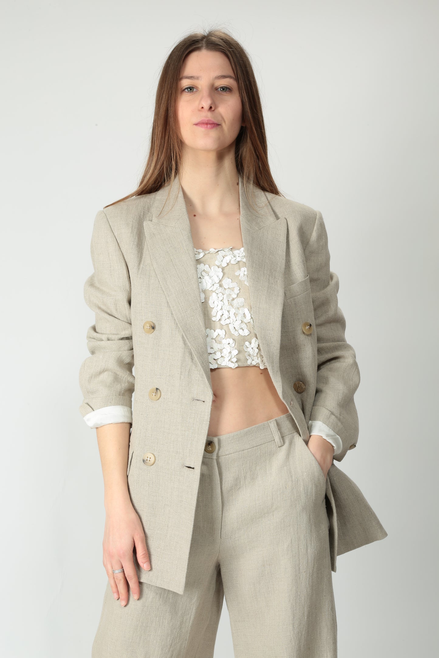 https://admin.shopify.com/store/gulieshop/products/15220319224157#:~:text=https%3A//www.gulieshop.it%20%E2%80%BA%20products%20%E2%80%BA%20solotre%2Dtop%2Din%2Dlino%2Dcon%2Dpaillettes%2Dm1d0095