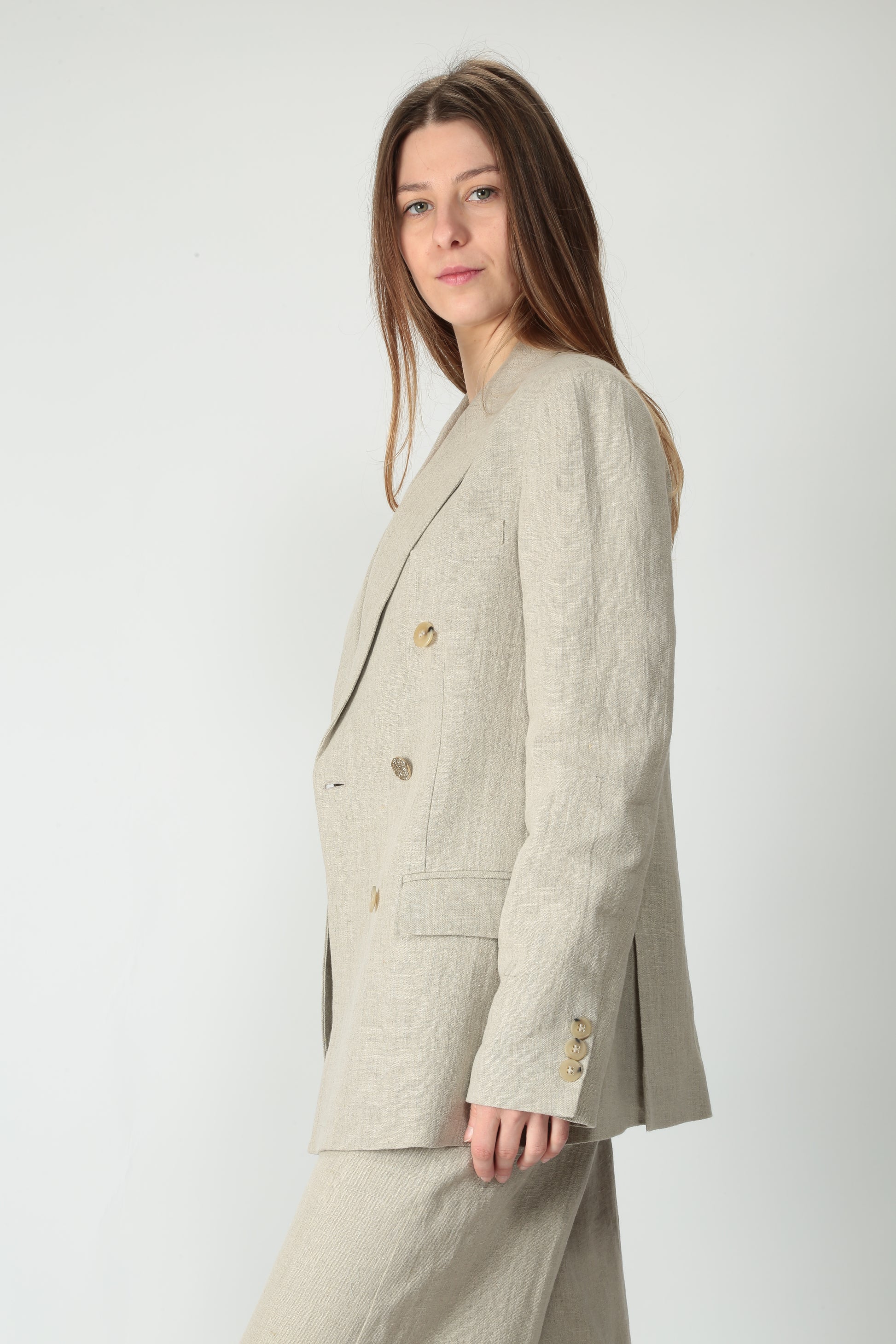 https://admin.shopify.com/store/gulieshop/products/15220344619357#:~:text=https%3A//www.gulieshop.it%20%E2%80%BA%20products%20%E2%80%BA%20solotre%2Dgiacca%2Din%2Dlino%2Ddoppiopetto%2Dm1d0233