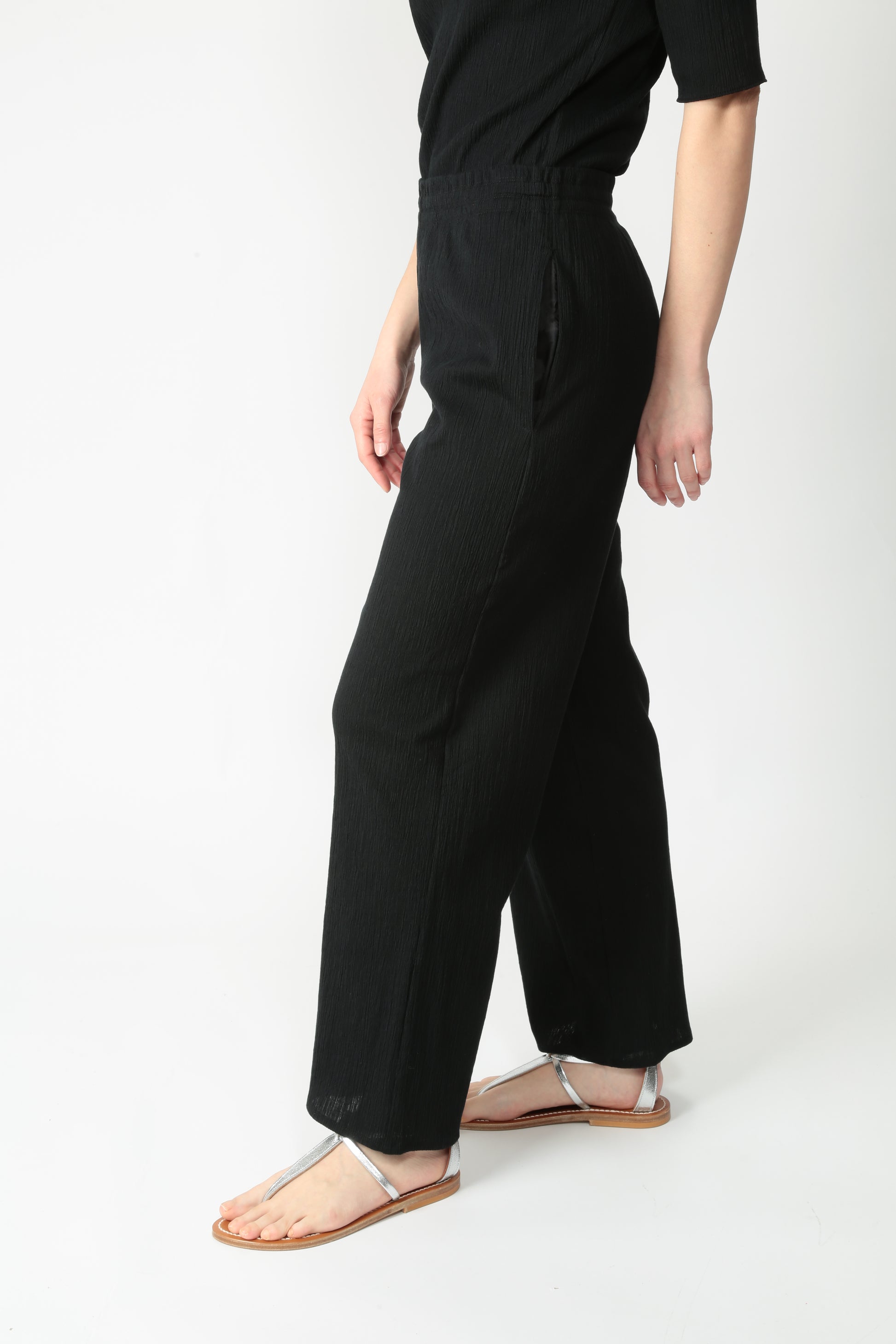 https://admin.shopify.com/store/gulieshop/products/15239508230493#:~:text=https%3A//www.gulieshop.it%20%E2%80%BA%20products%20%E2%80%BA%20maxmara%2Dmm%2Dpantalone%2Deffetto%2Dplisse%2Dtoronto%2D1