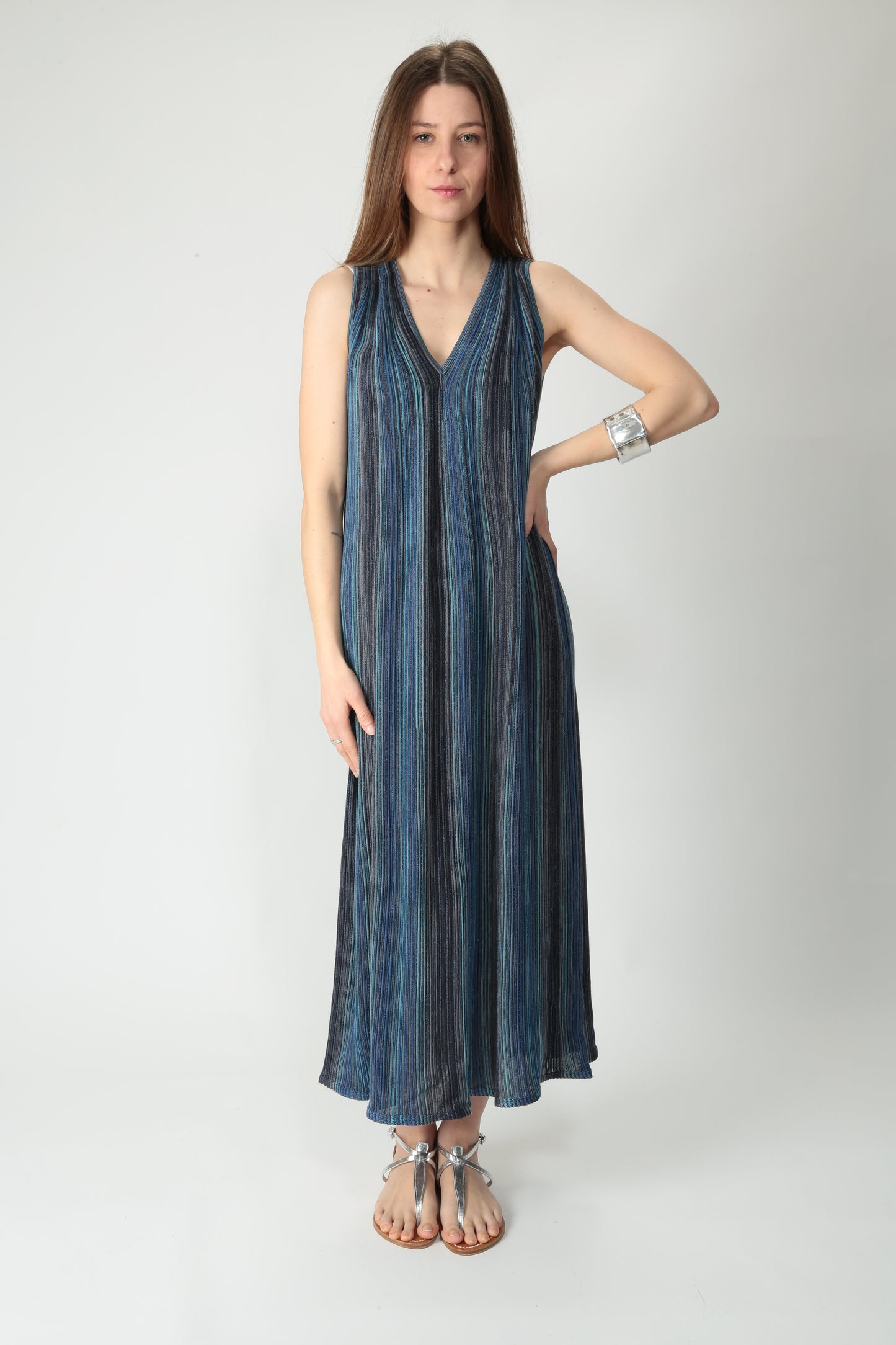 https://admin.shopify.com/store/gulieshop/products/15200687292765#:~:text=https%3A//www.gulieshop.it%20%E2%80%BA%20products%20%E2%80%BA%20kangra%2Dabito%2Dlungo%2Ds5a152512