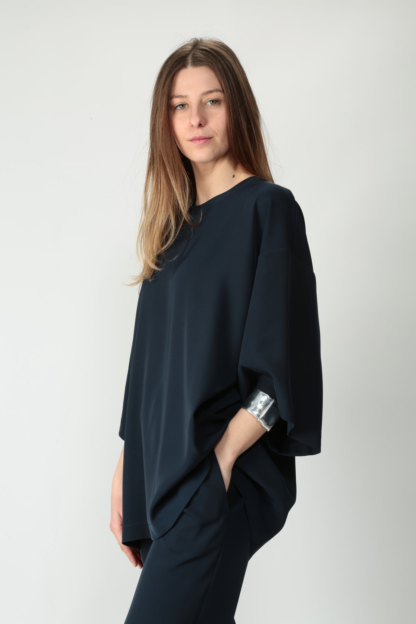https://admin.shopify.com/store/gulieshop/products/15220318798173#:~:text=https%3A//www.gulieshop.it%20%E2%80%BA%20products%20%E2%80%BA%20the%2Dm%2Dt%2Dshirt%2Doversize%2Ddeana%2D1