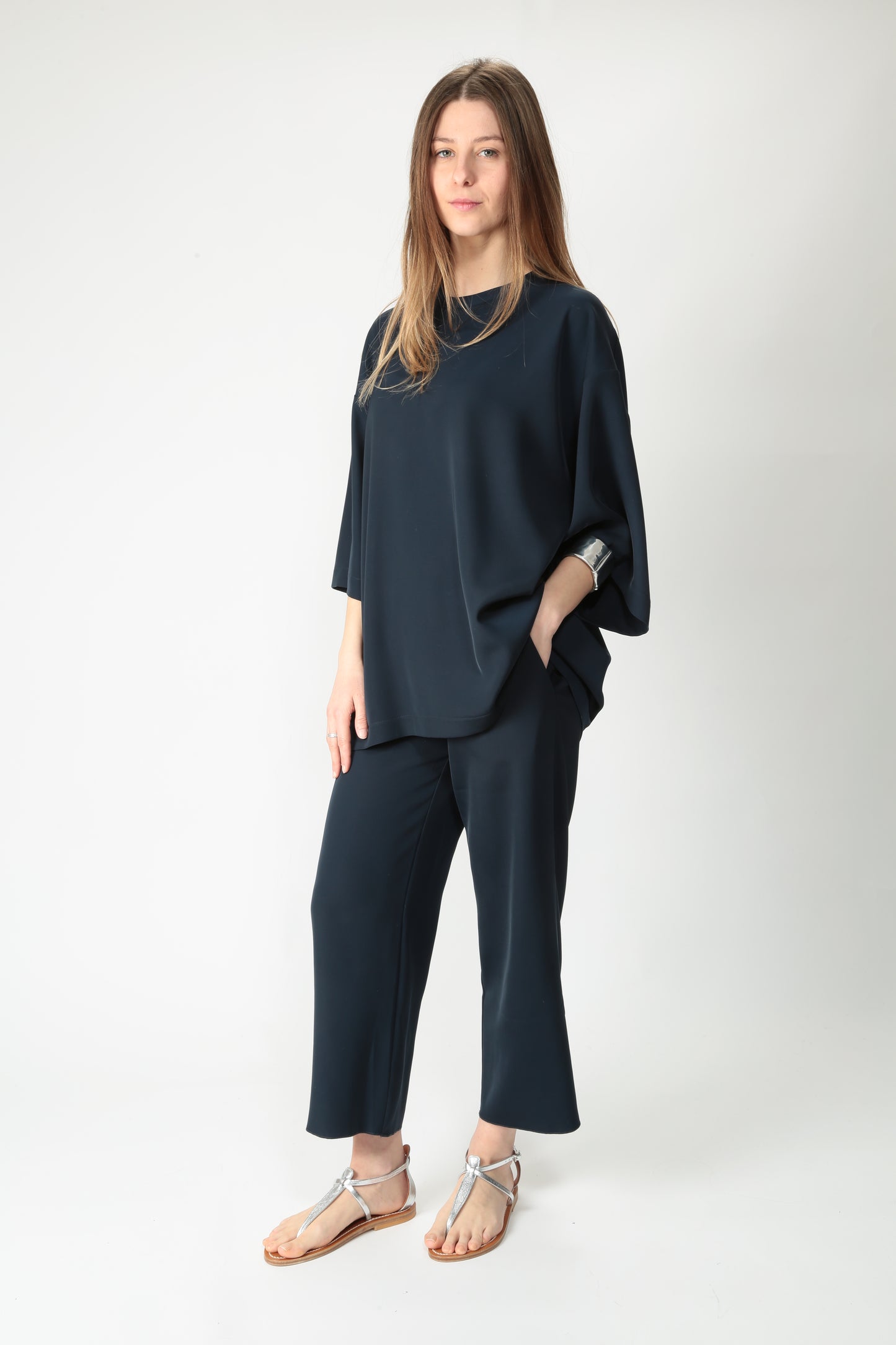 https://admin.shopify.com/store/gulieshop/products/15220318798173#:~:text=https%3A//www.gulieshop.it%20%E2%80%BA%20products%20%E2%80%BA%20the%2Dm%2Dt%2Dshirt%2Doversize%2Ddeana%2D1