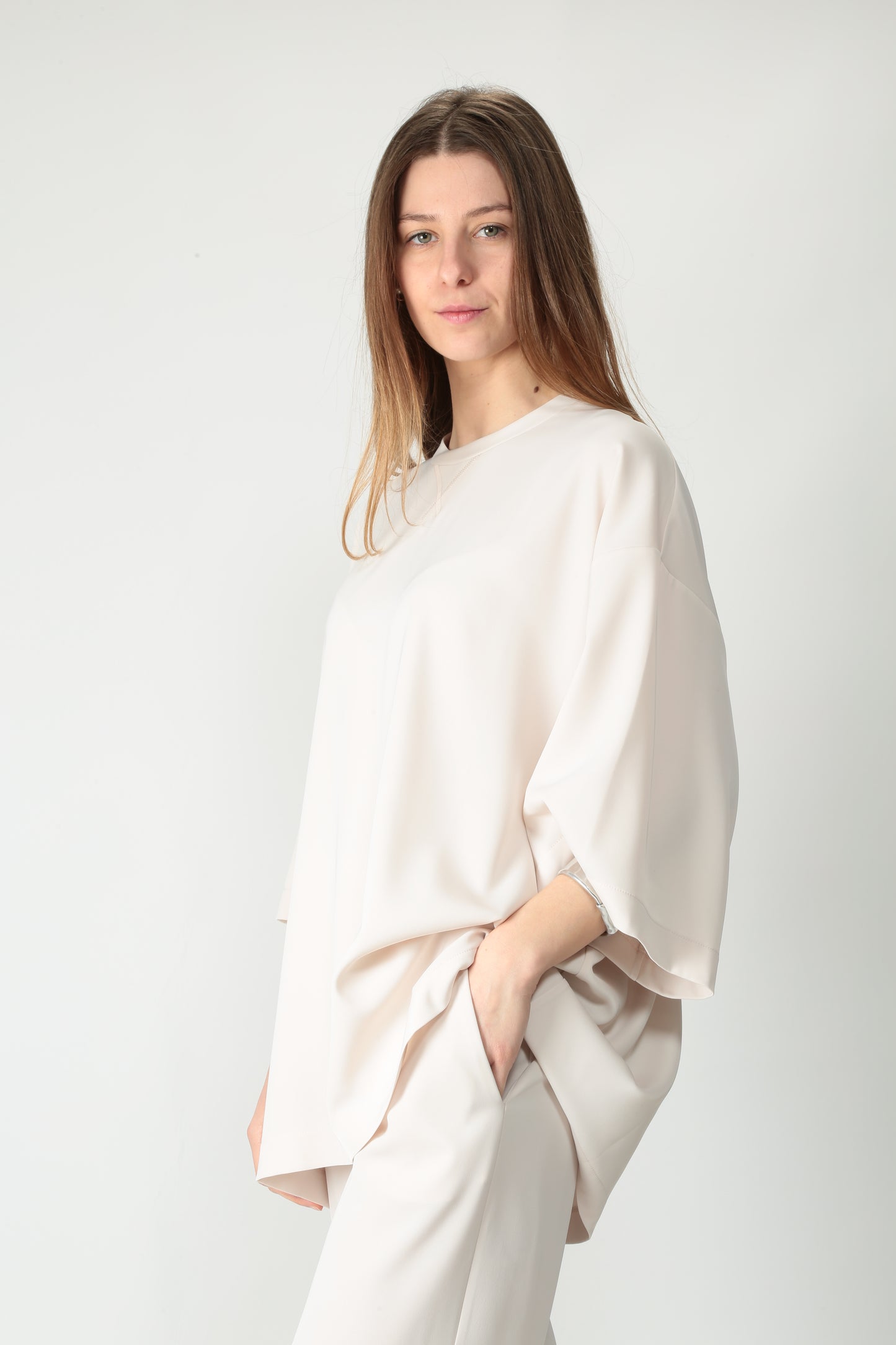 https://admin.shopify.com/store/gulieshop/products/15220318699869#:~:text=https%3A//www.gulieshop.it%20%E2%80%BA%20products%20%E2%80%BA%20the%2Dm%2Dt%2Dshirt%2Doversize%2Ddeana