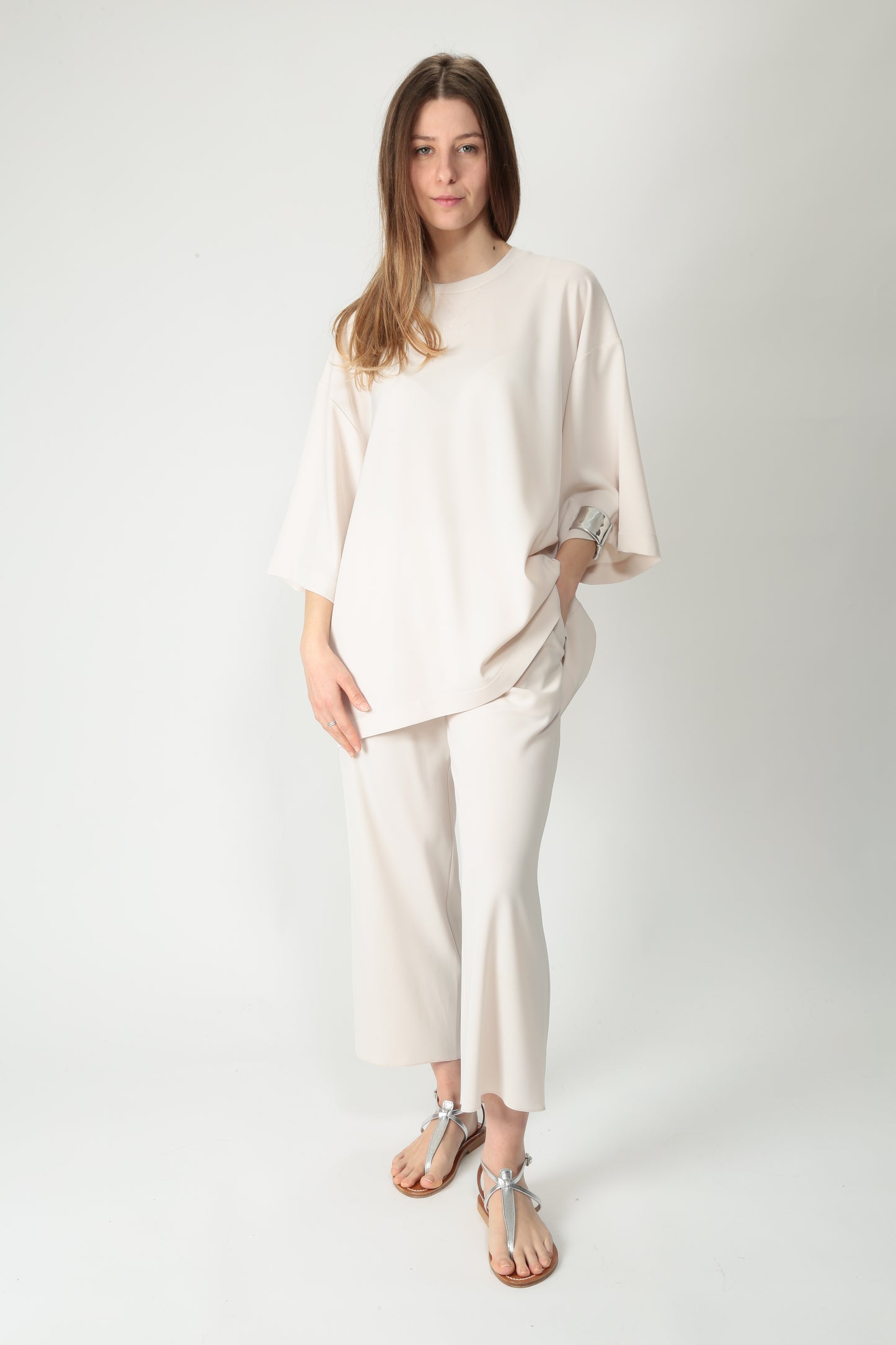 https://admin.shopify.com/store/gulieshop/products/15220318699869#:~:text=https%3A//www.gulieshop.it%20%E2%80%BA%20products%20%E2%80%BA%20the%2Dm%2Dt%2Dshirt%2Doversize%2Ddeana