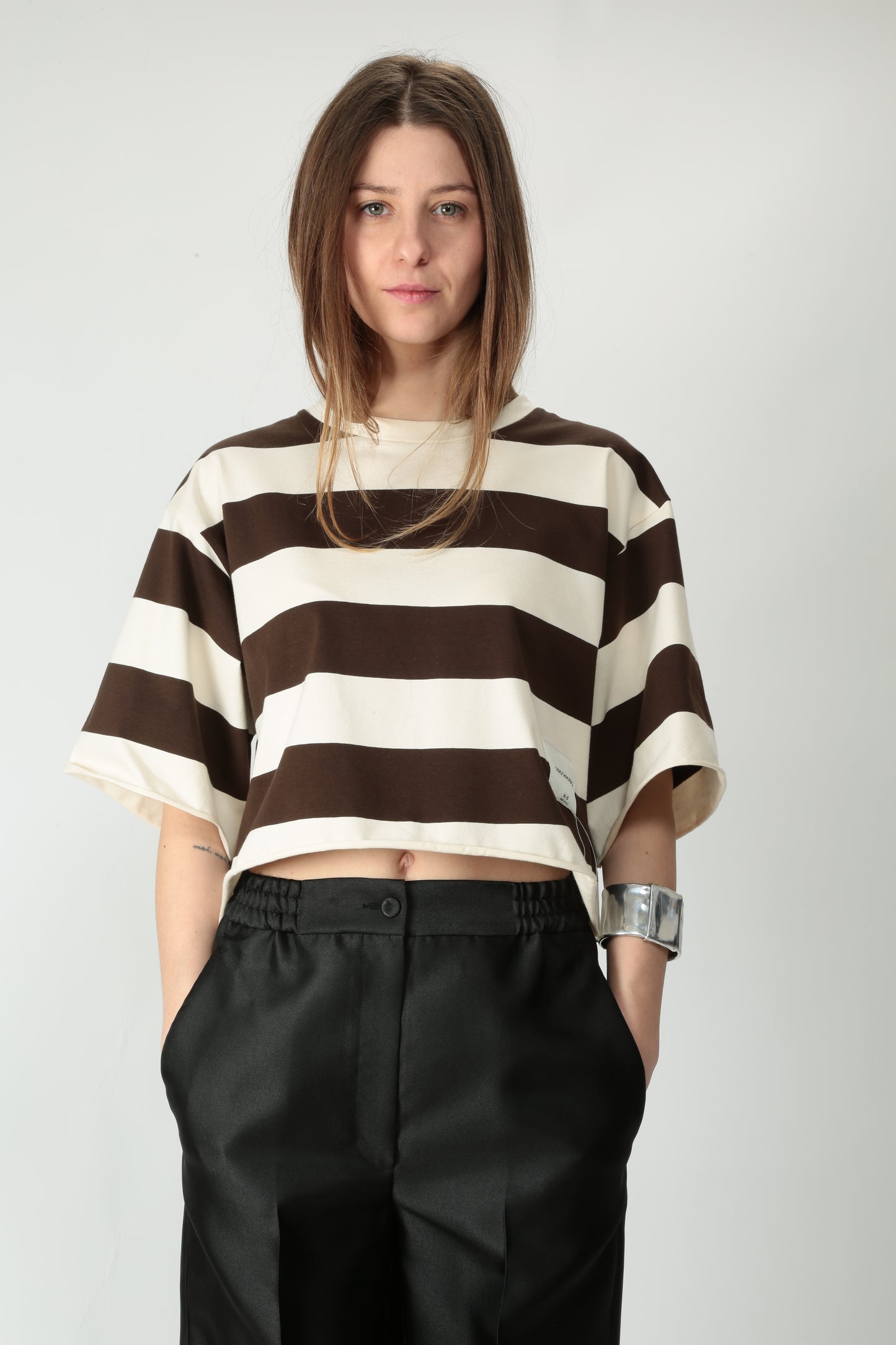 https://admin.shopify.com/store/gulieshop/products/15254083174749#:~:text=https%3A//www.gulieshop.it%20%E2%80%BA%20products%20%E2%80%BA%20jei%2Do%2Dt%2Dshirt%2Dcropped%2Din%2Dcotone%2D4470