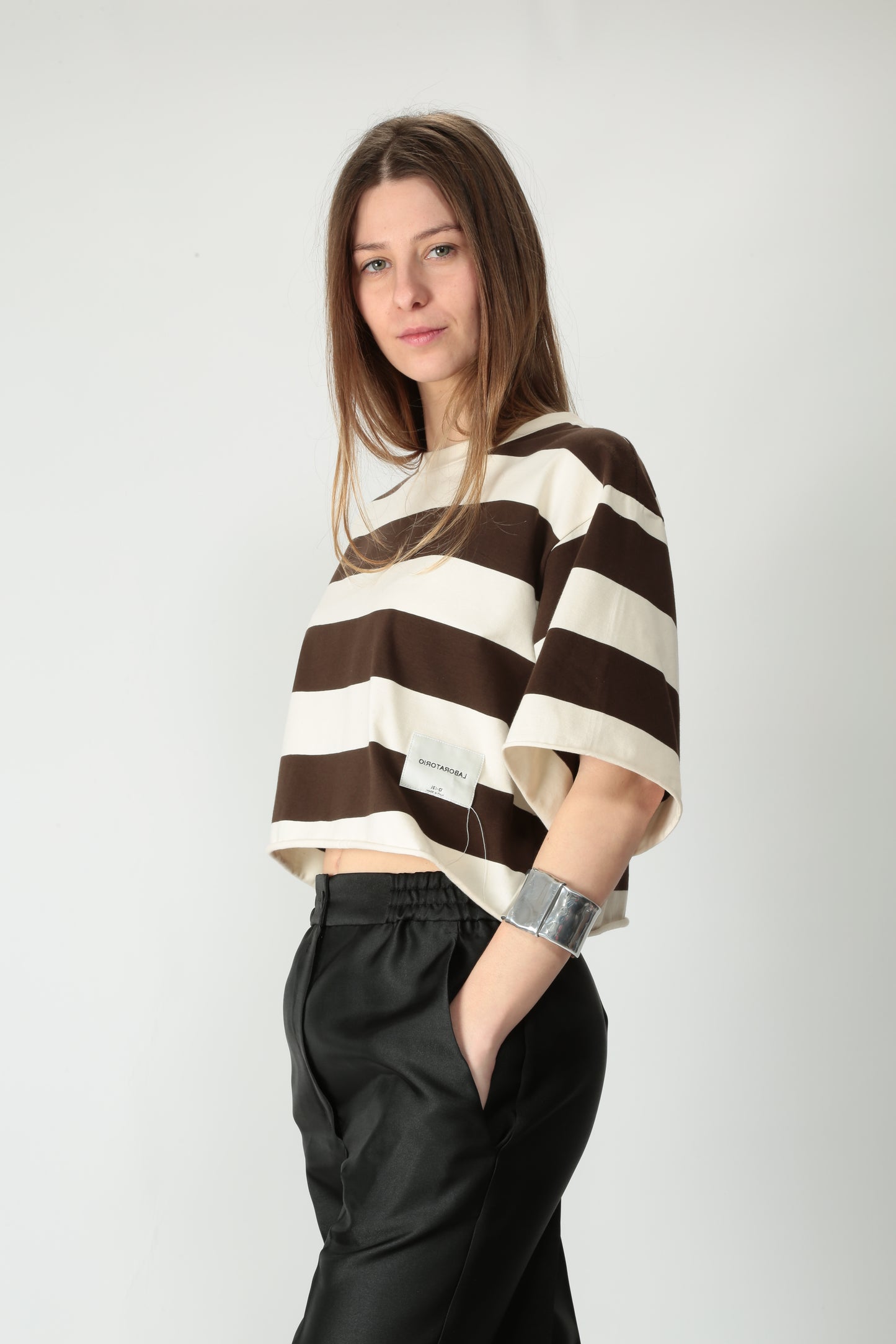 https://admin.shopify.com/store/gulieshop/products/15254083174749#:~:text=https%3A//www.gulieshop.it%20%E2%80%BA%20products%20%E2%80%BA%20jei%2Do%2Dt%2Dshirt%2Dcropped%2Din%2Dcotone%2D4470