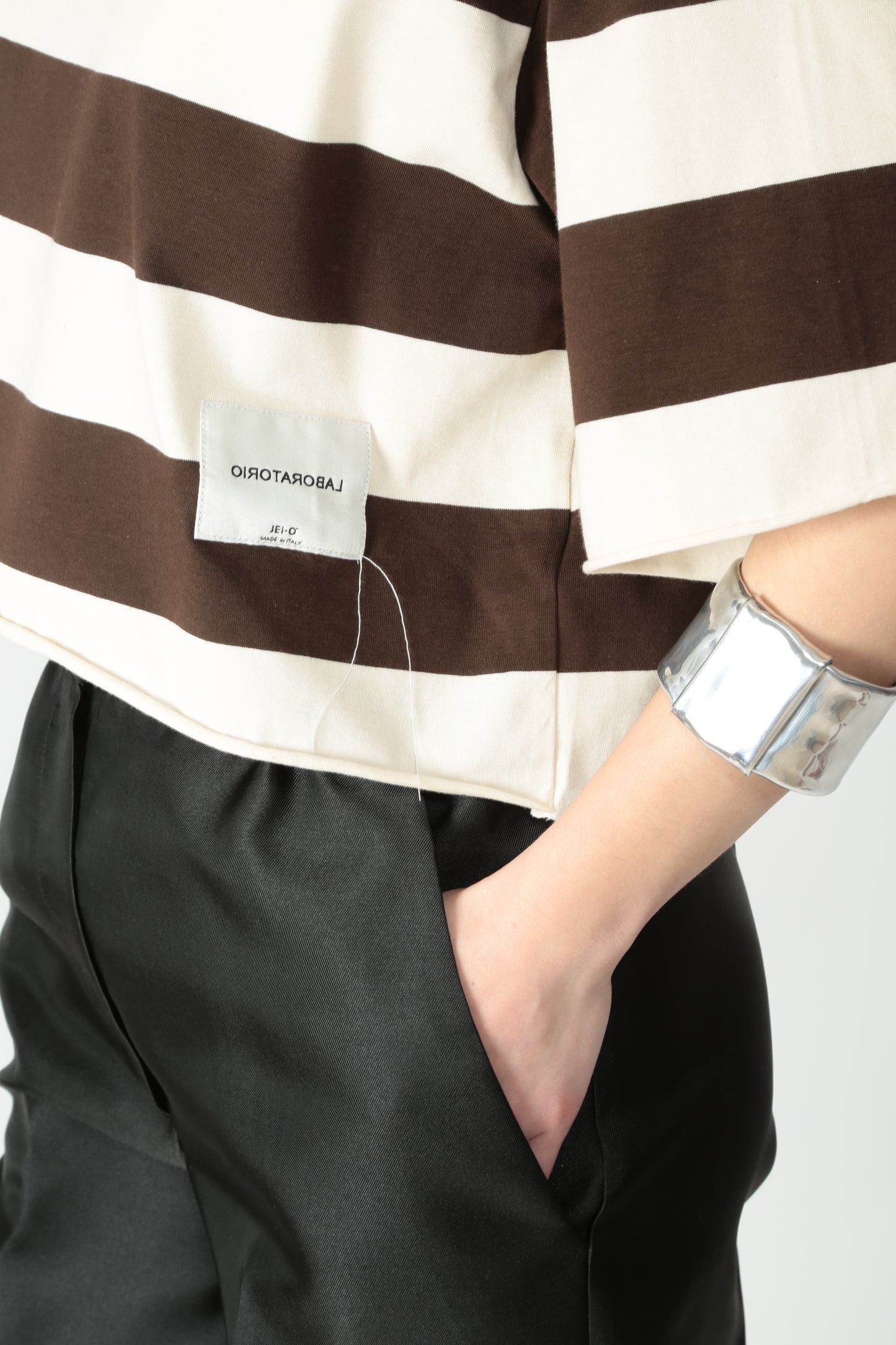 https://admin.shopify.com/store/gulieshop/products/15254083174749#:~:text=https%3A//www.gulieshop.it%20%E2%80%BA%20products%20%E2%80%BA%20jei%2Do%2Dt%2Dshirt%2Dcropped%2Din%2Dcotone%2D4470