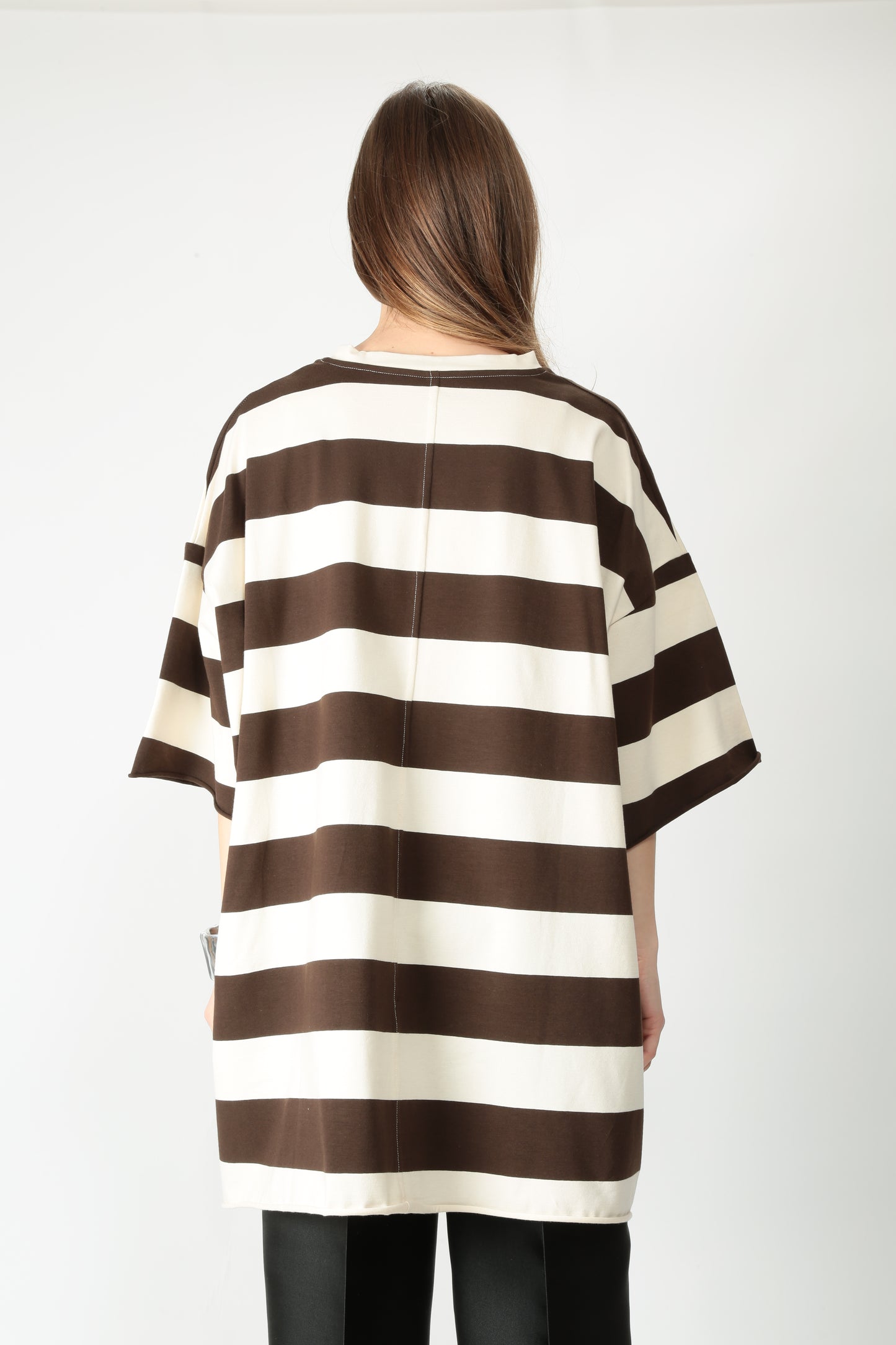 https://admin.shopify.com/store/gulieshop/products/15254083109213#:~:text=https%3A//www.gulieshop.it%20%E2%80%BA%20products%20%E2%80%BA%20jei%2Do%2Dabito%2Doversize%2Din%2Dcotone%2D4471