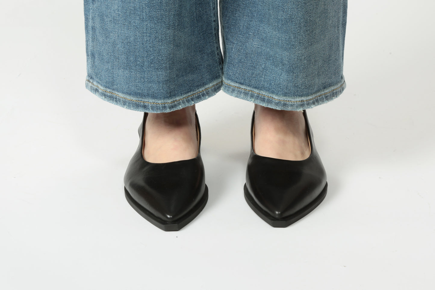https://admin.shopify.com/store/gulieshop/products/15239525368157#:~:text=https%3A//www.gulieshop.it%20%E2%80%BA%20products%20%E2%80%BA%20copenhagen%2Dballerina%2Dslingback%2Dcph416