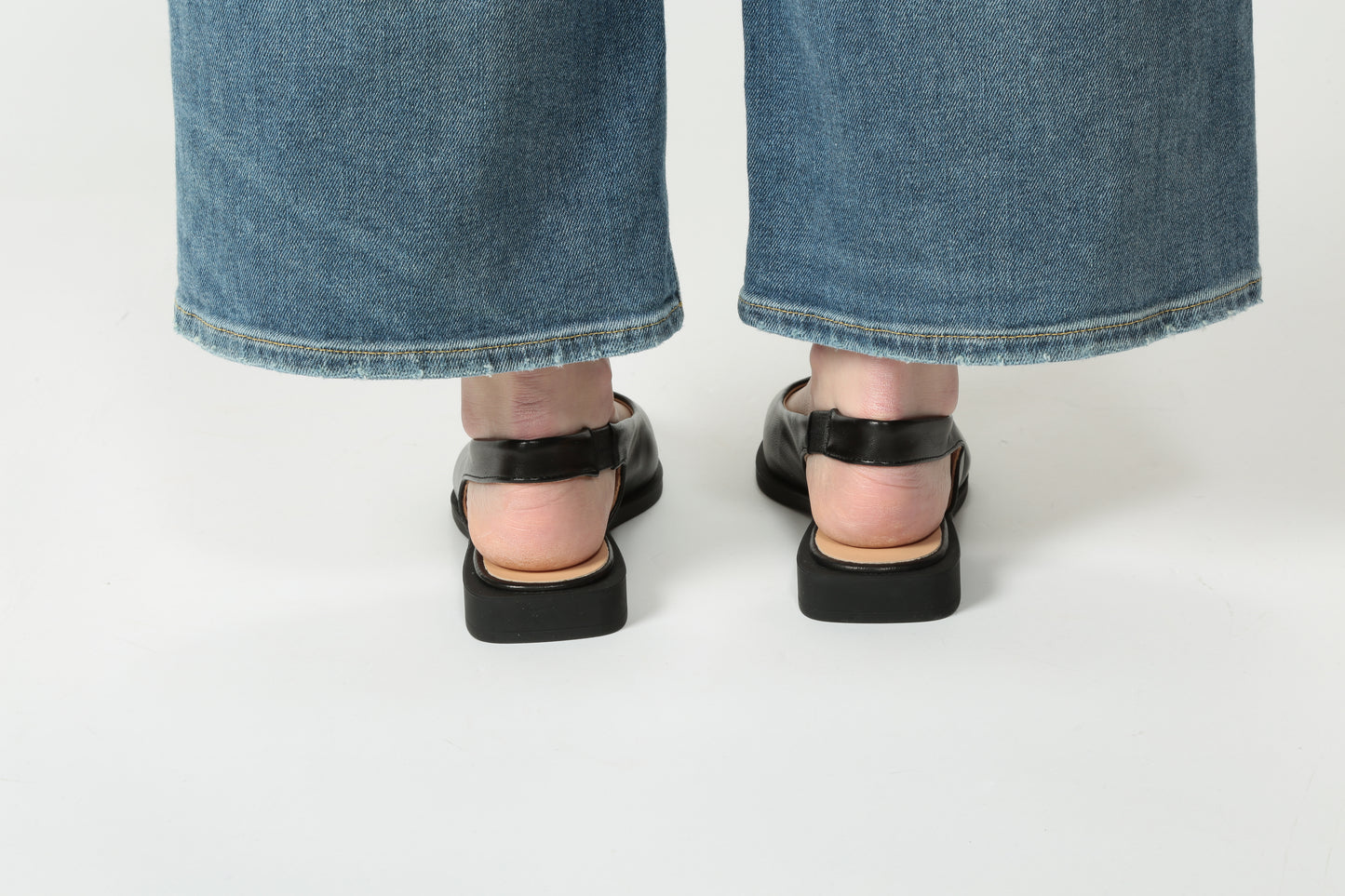https://admin.shopify.com/store/gulieshop/products/15239525368157#:~:text=https%3A//www.gulieshop.it%20%E2%80%BA%20products%20%E2%80%BA%20copenhagen%2Dballerina%2Dslingback%2Dcph416