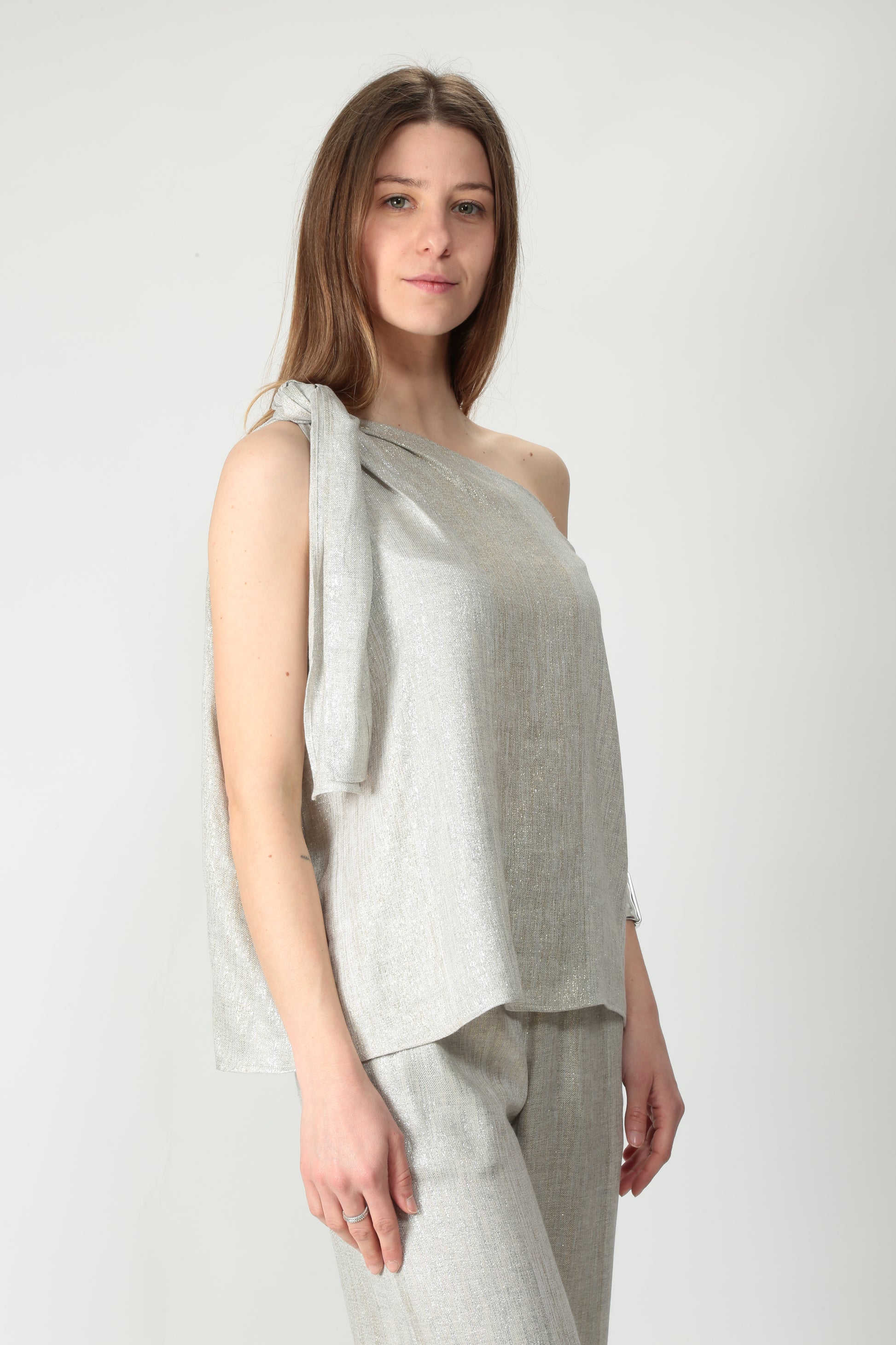 https://admin.shopify.com/store/gulieshop/products/15318339649885#:~:text=https%3A//www.gulieshop.it%20%E2%80%BA%20products%20%E2%80%BA%20diega%2Dtop%2Dmonospalla%2Dtava%2D10138