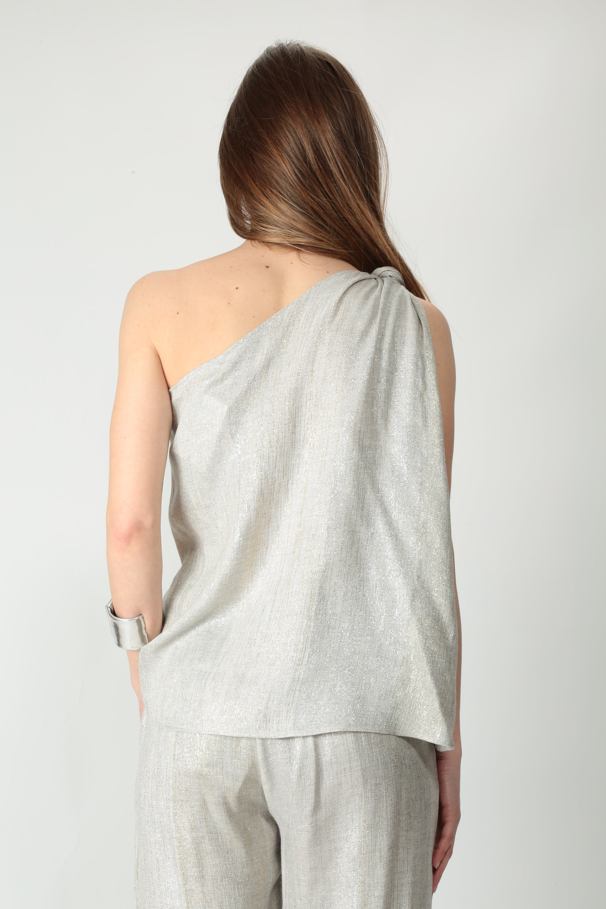 https://admin.shopify.com/store/gulieshop/products/15318339649885#:~:text=https%3A//www.gulieshop.it%20%E2%80%BA%20products%20%E2%80%BA%20diega%2Dtop%2Dmonospalla%2Dtava%2D10138