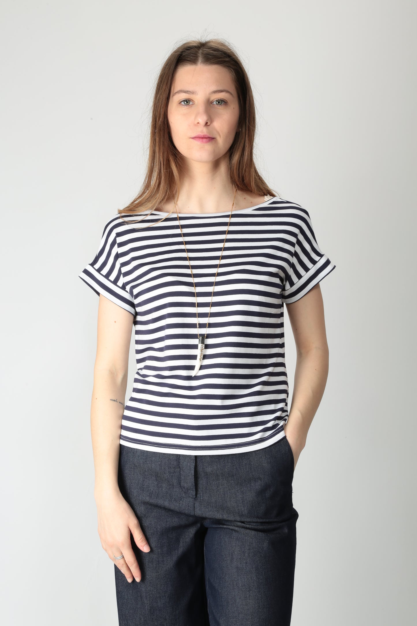 https://admin.shopify.com/store/gulieshop/products/15318340010333#:~:text=https%3A//www.gulieshop.it%20%E2%80%BA%20products%20%E2%80%BA%20maida%2Dmila%2Dt%2Dshirt%2Dscollo%2Da%2Dv%2D251m5043